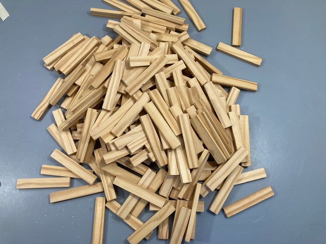 Lot d'éléments  en bois style kapla, LG distribution, moins cher chez Petit Kiwi
