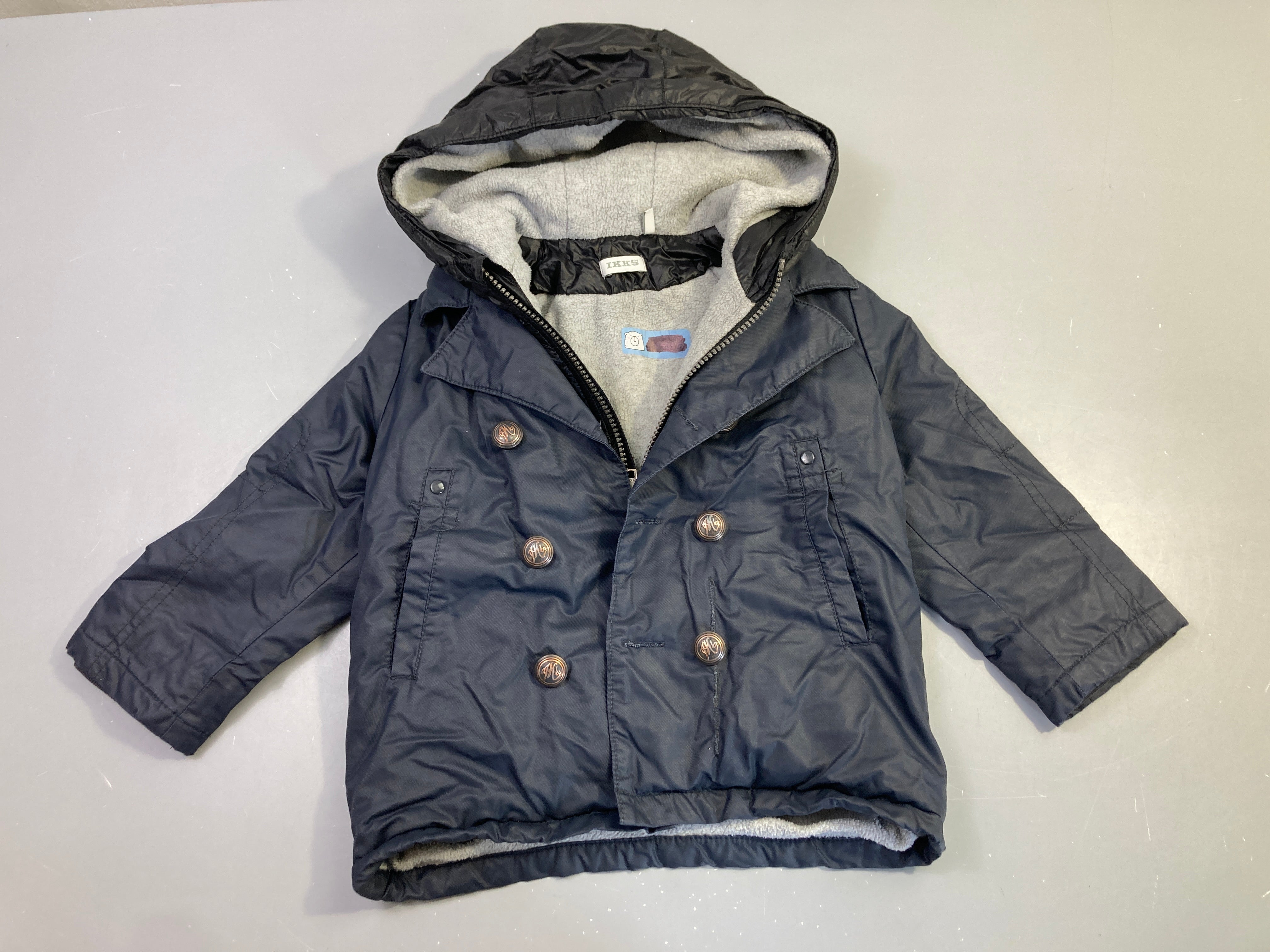 Manteau capuche bleu marine boutons dorés effet superposé