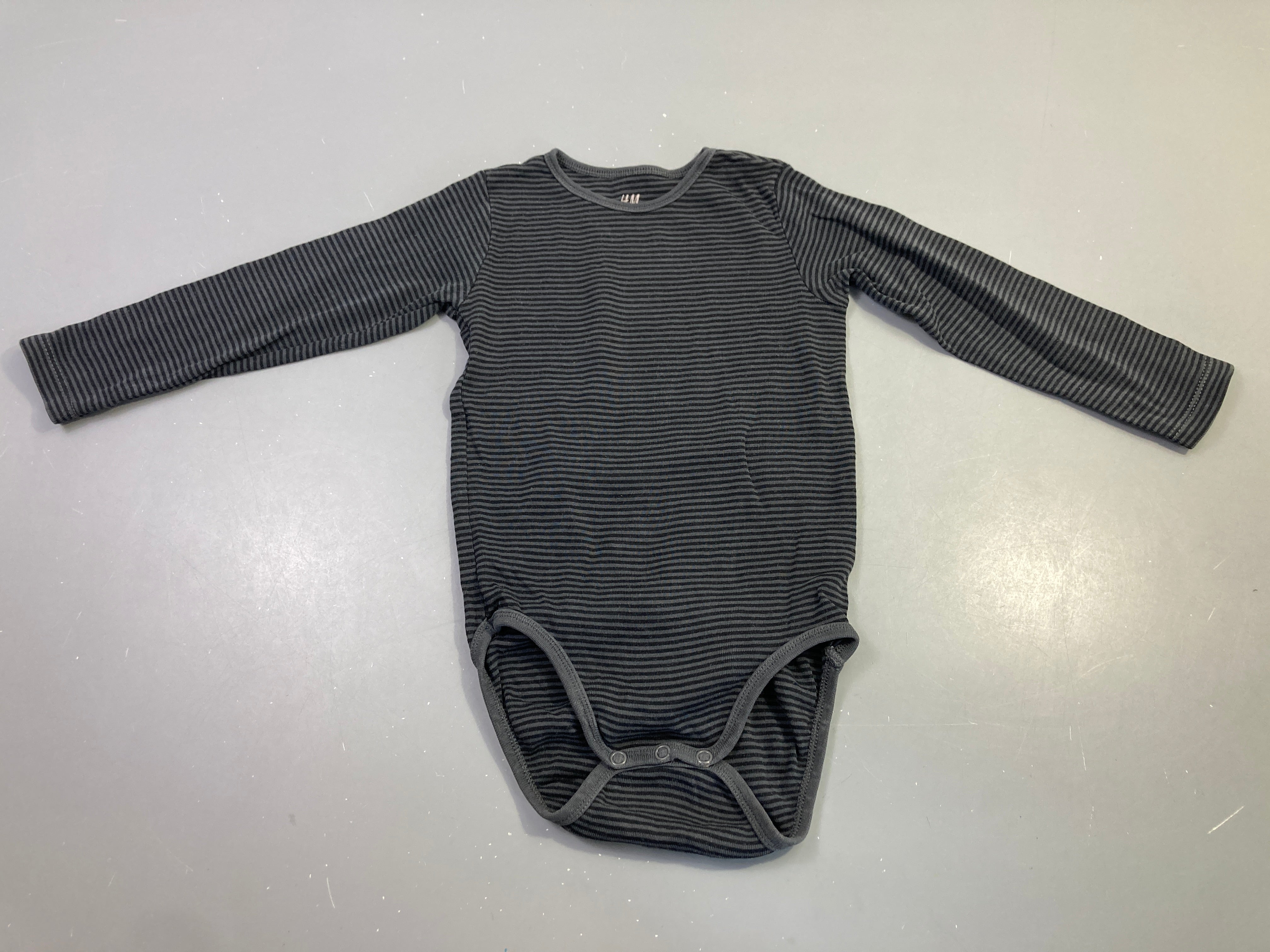 Body m.l gris rayé fines rayures