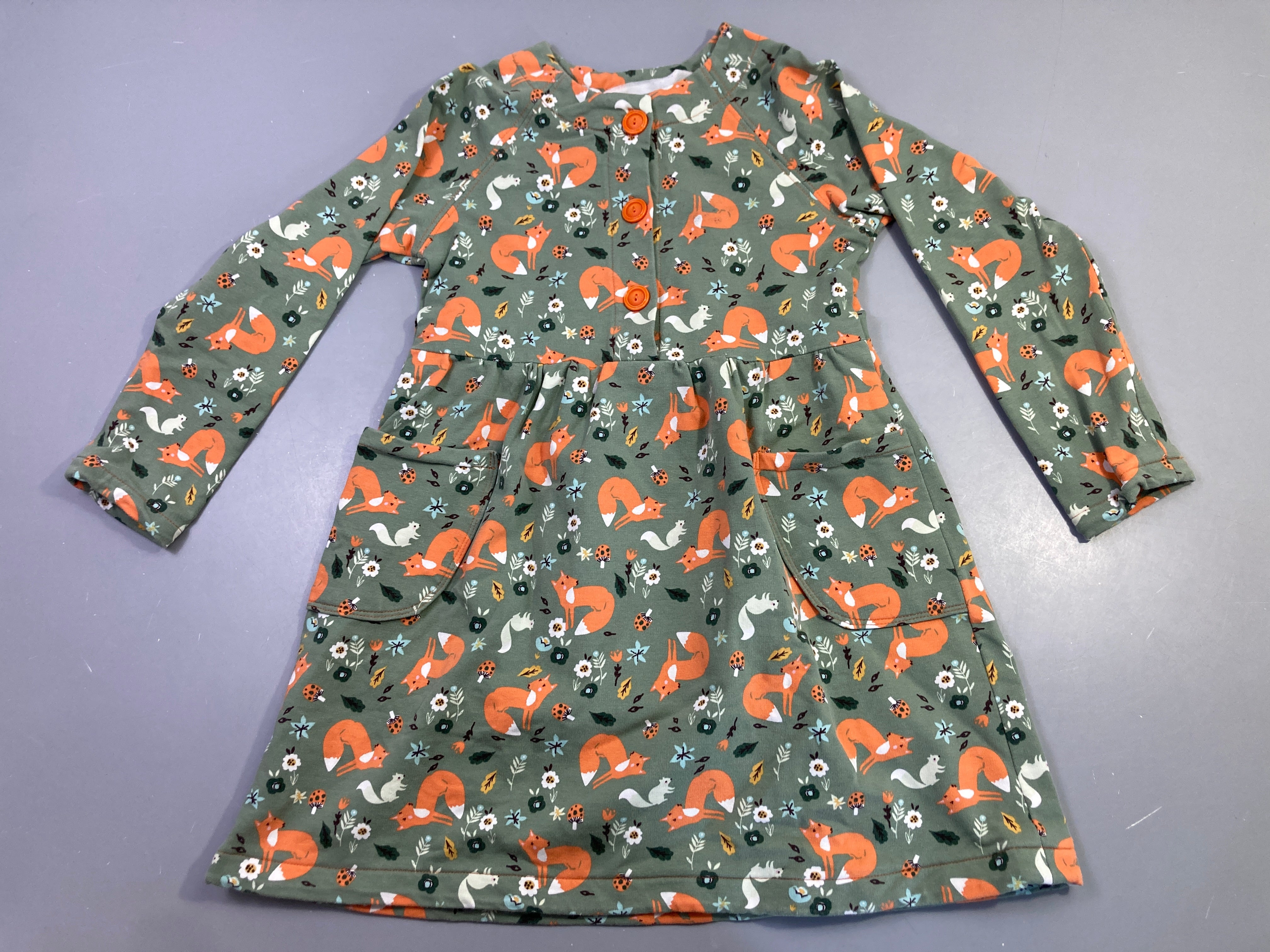 Robe m.l molleton kaki renards écureuils poches boutons oranges (taille estimée)