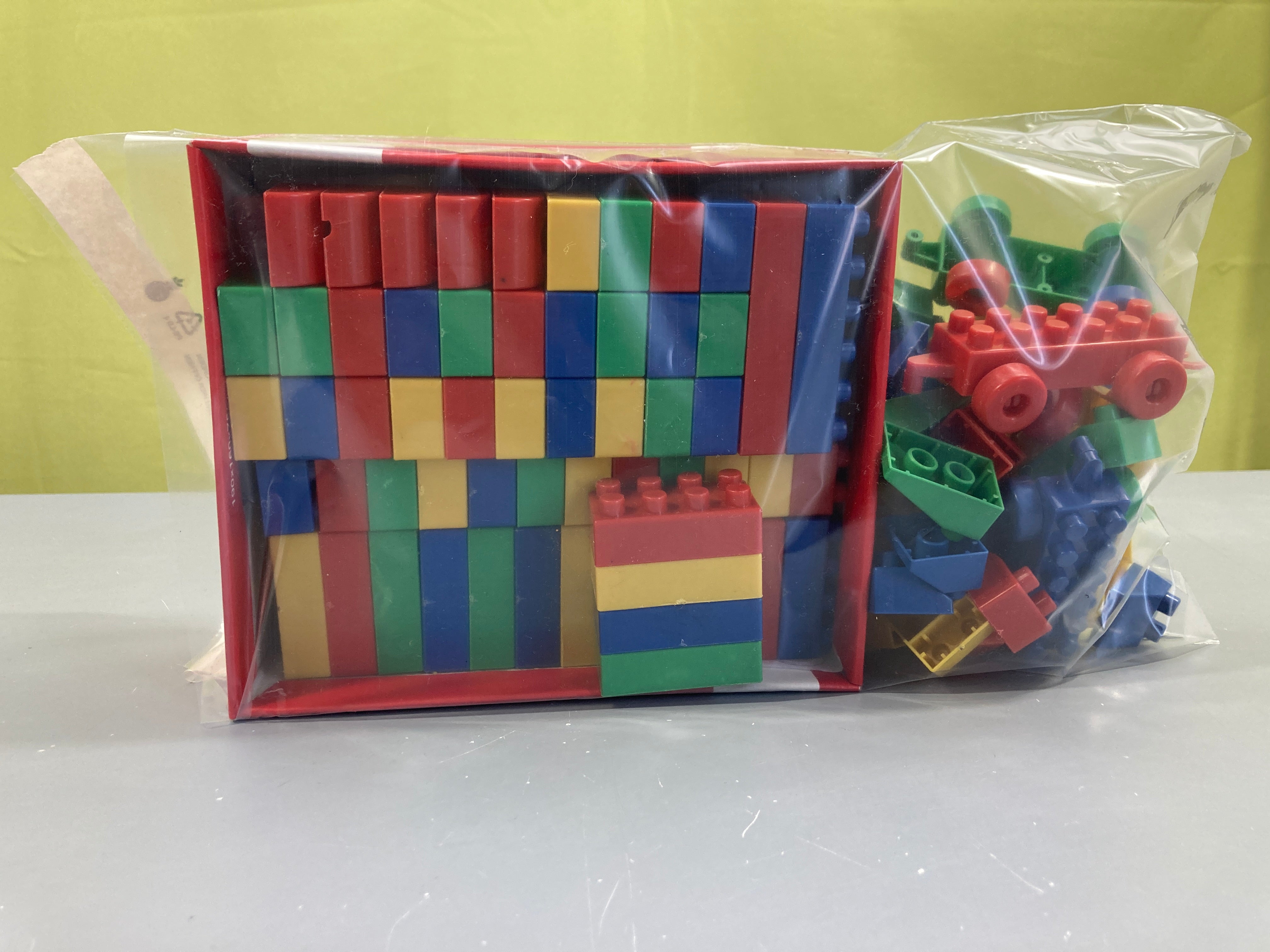 Lot de blocs de construction en plastique