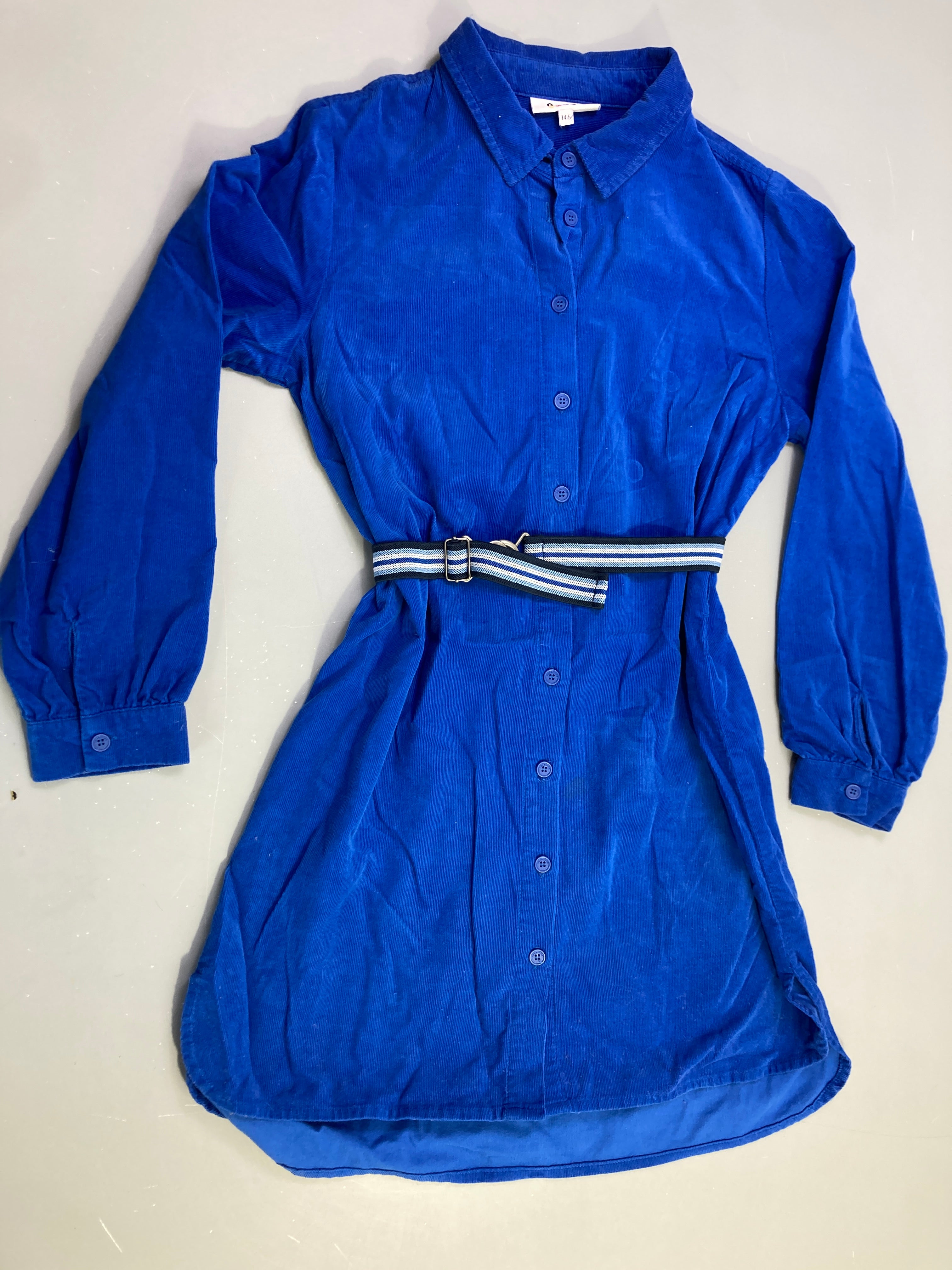 Robe chemise m.l velours côtelé bleu roi ceinturée