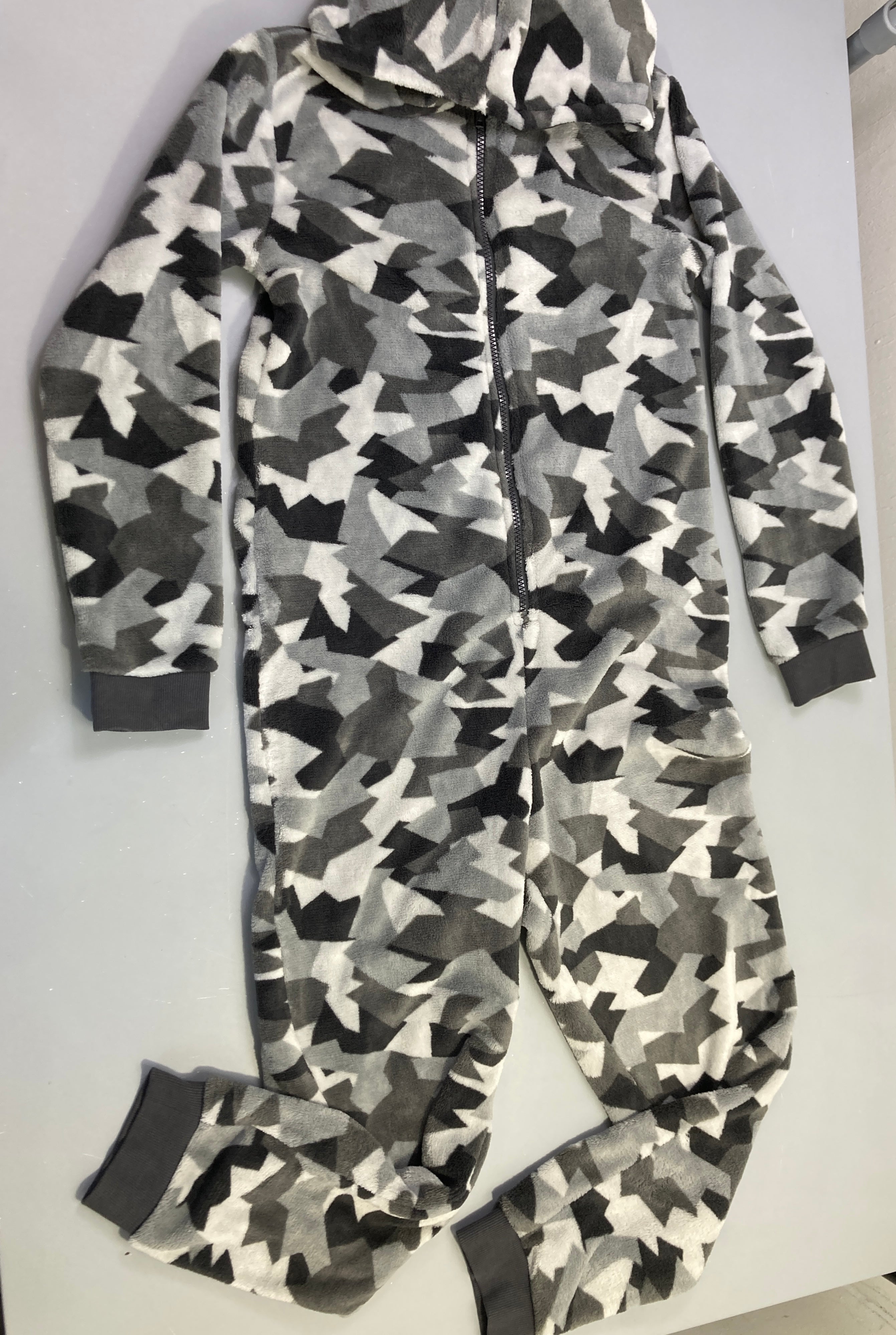 Surpyjama gris camouflage capuche