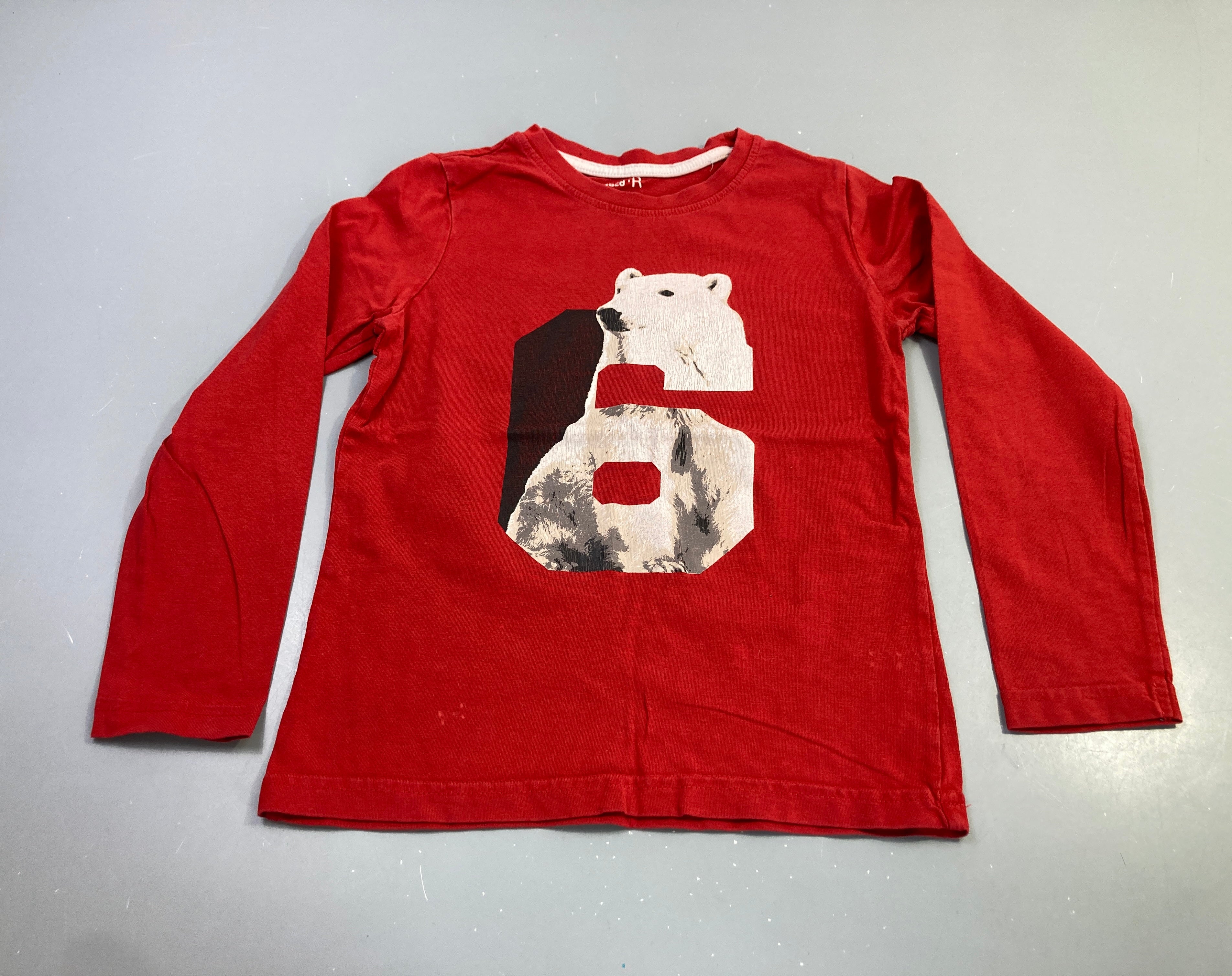 T-shirt m.l rouge chiffre 6 ours polaire (taille estimée)