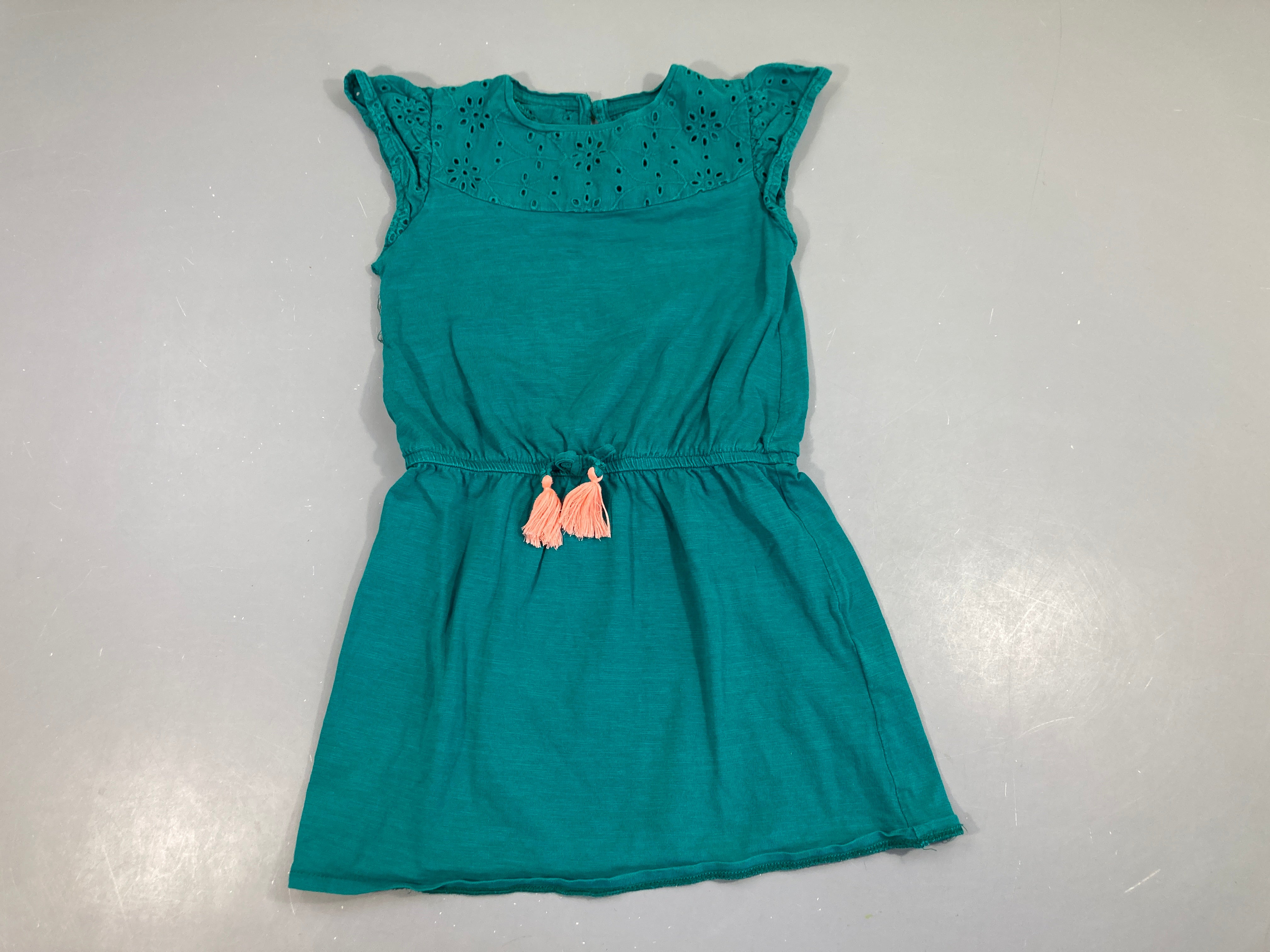 Robe m.c jersey vert ajourée, légèrement boulochée