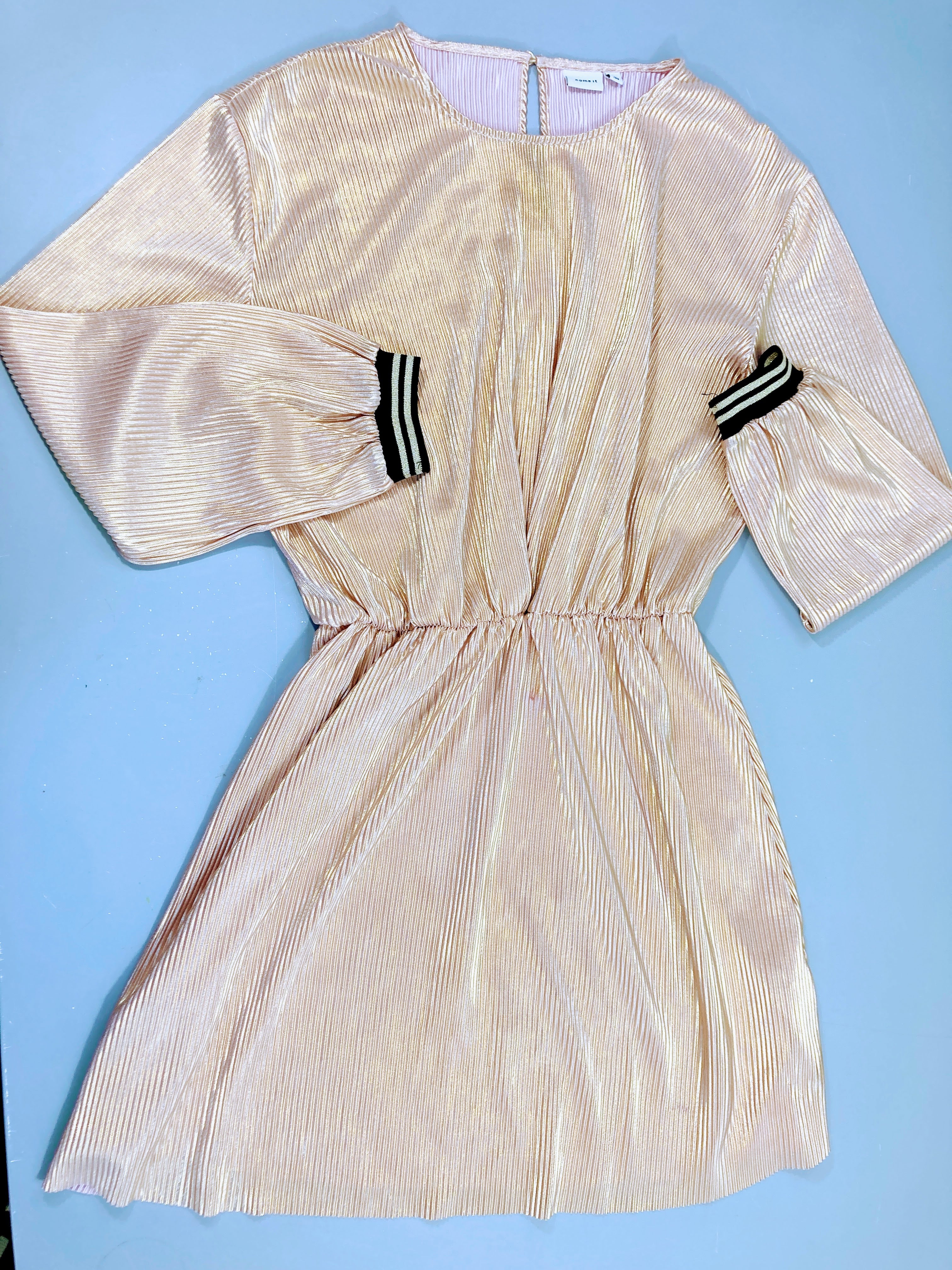 Robe m.l satinée rose irisé