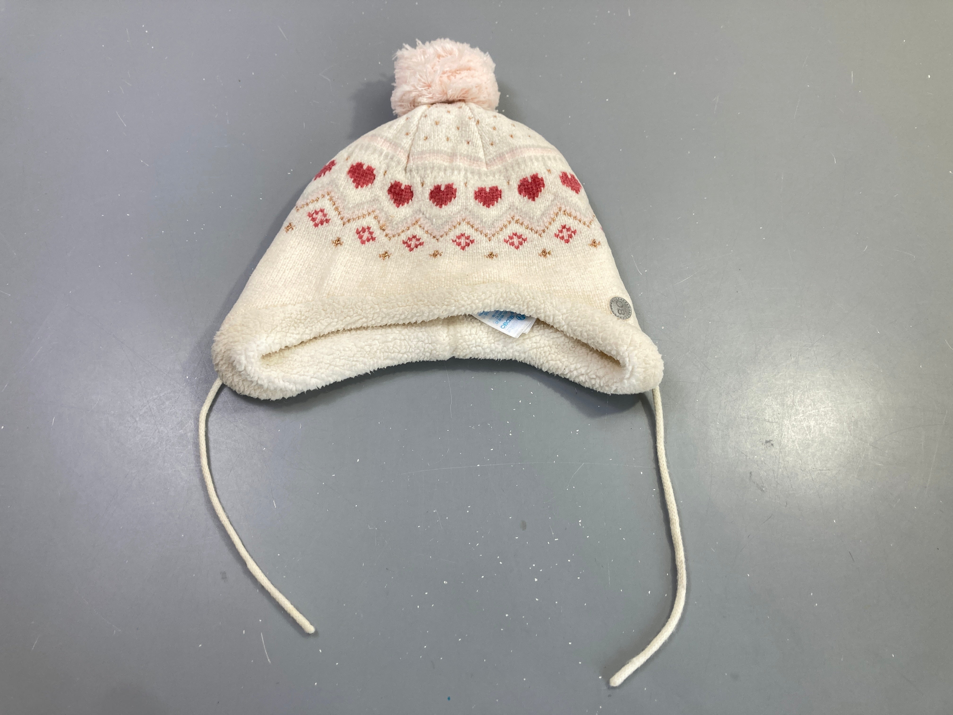 Bonnet péruvien blanc cœurs rouges laine tricoté doublé polar