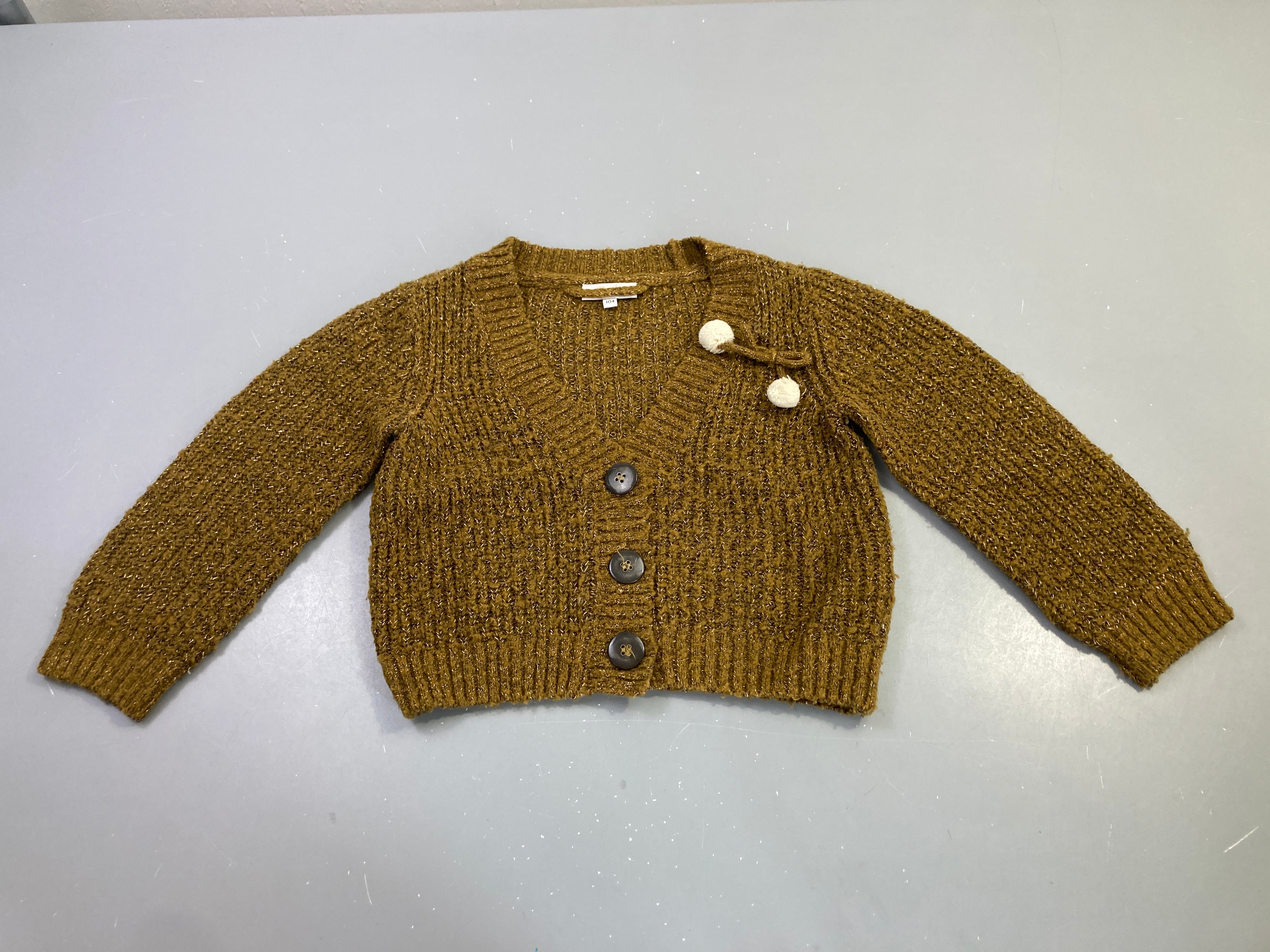Gilet tricot moutarde pompons, fil irisé