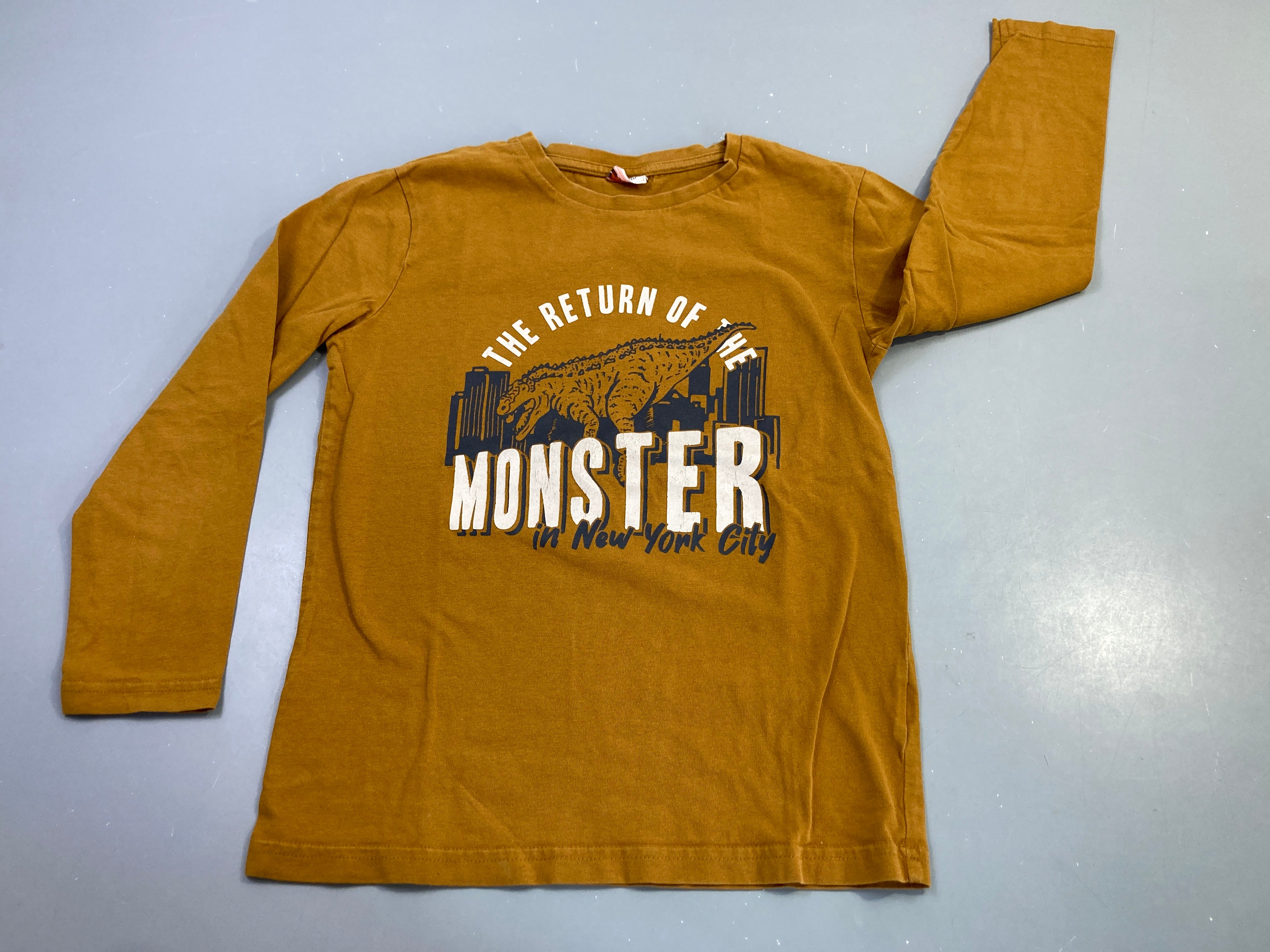 T-shirt m.l moutarde imprimé monstre New York