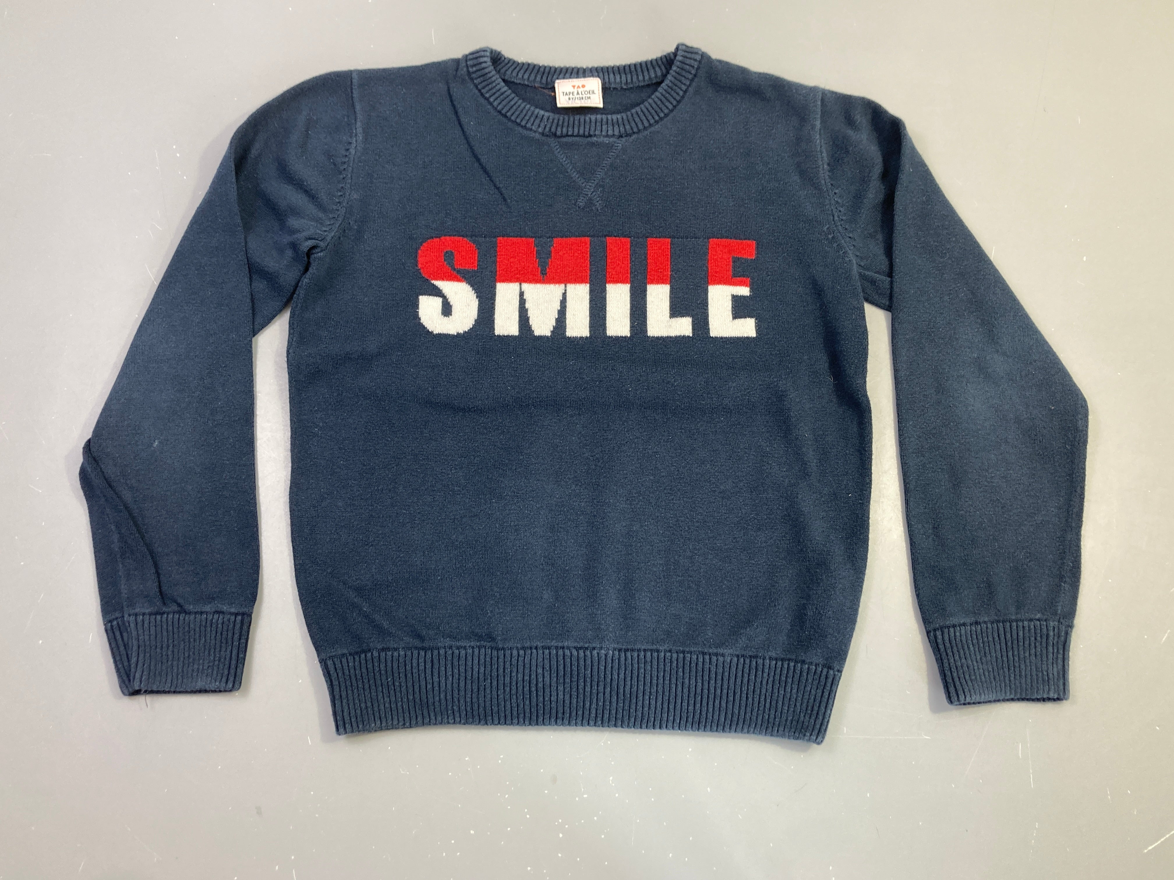 Pull bleu marine Smile, légèrement bouloché
