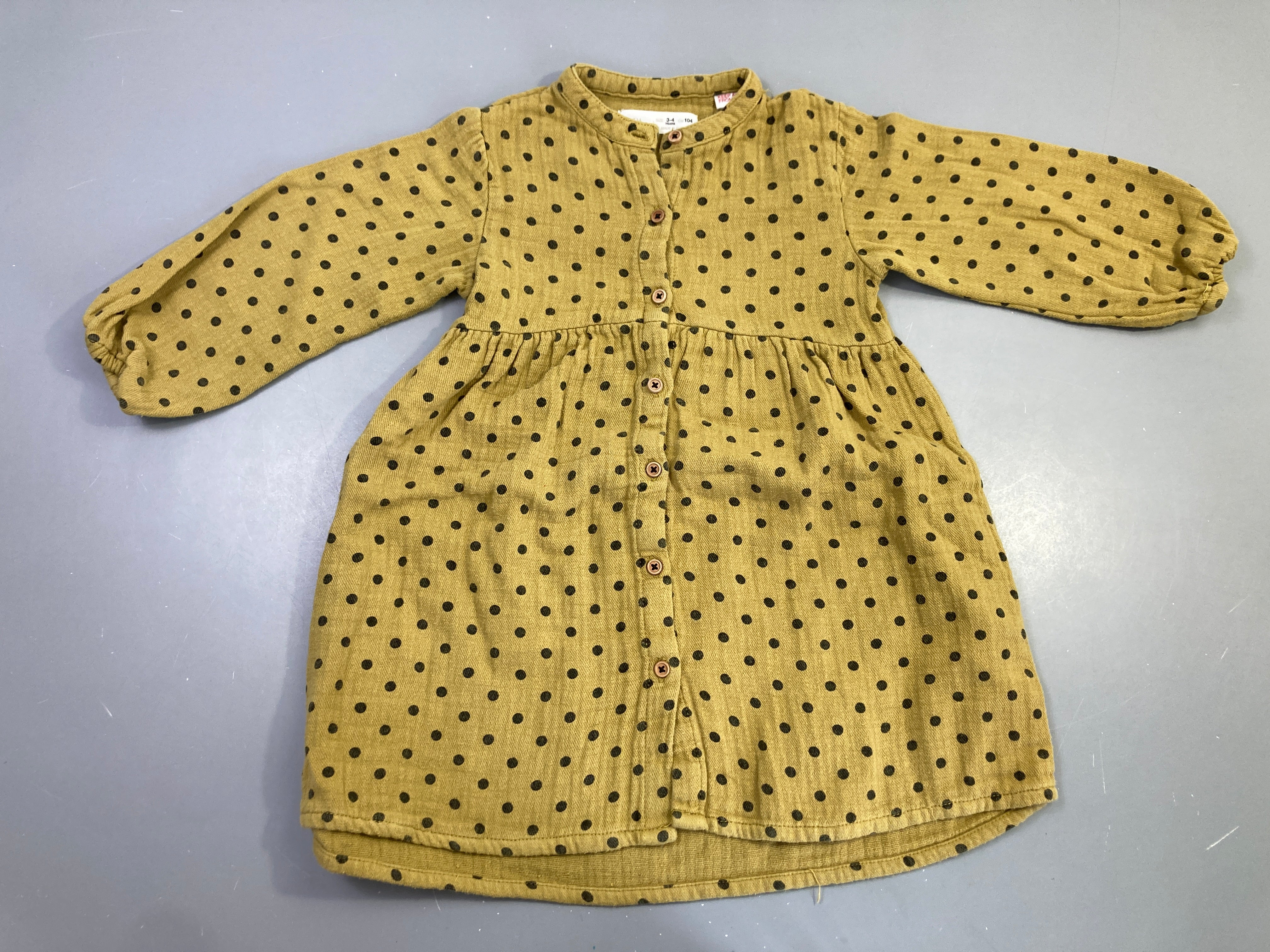 Robe m.l chemise moutarde à pois, légèrement bouloché