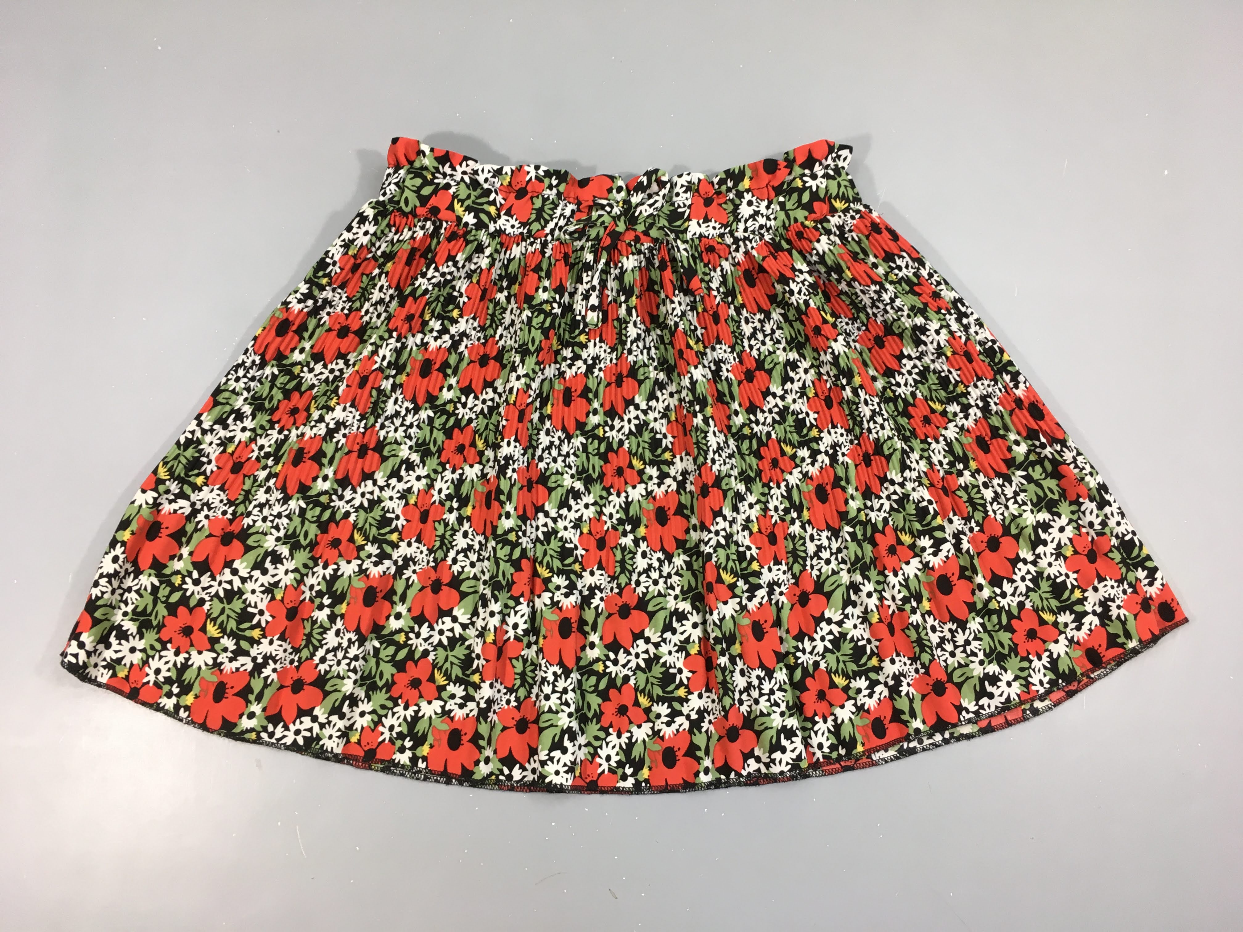 Jupe voile noir fleurs rouge/blanc