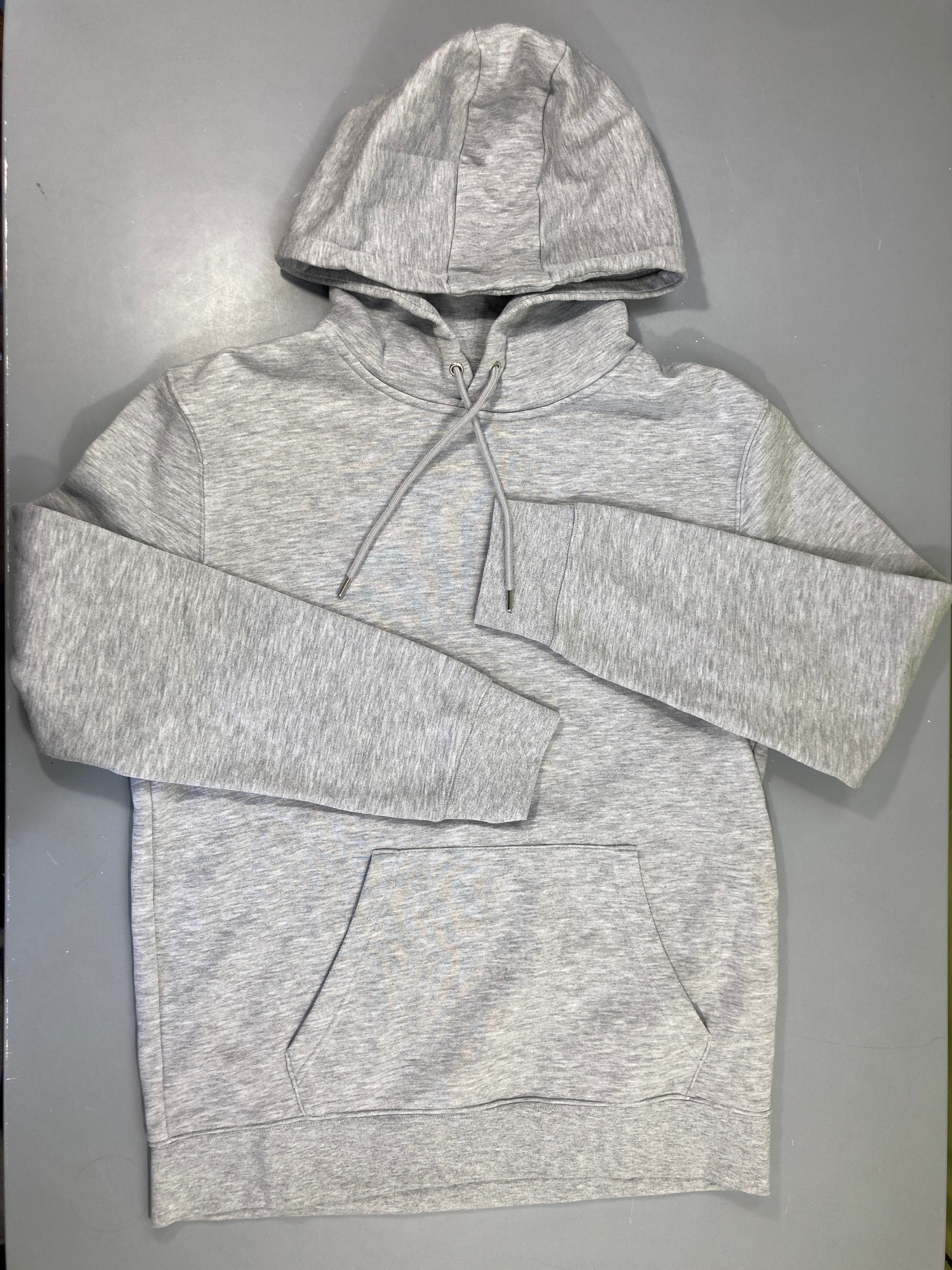 Sweat à capuche gris chiné légèrement bouloché