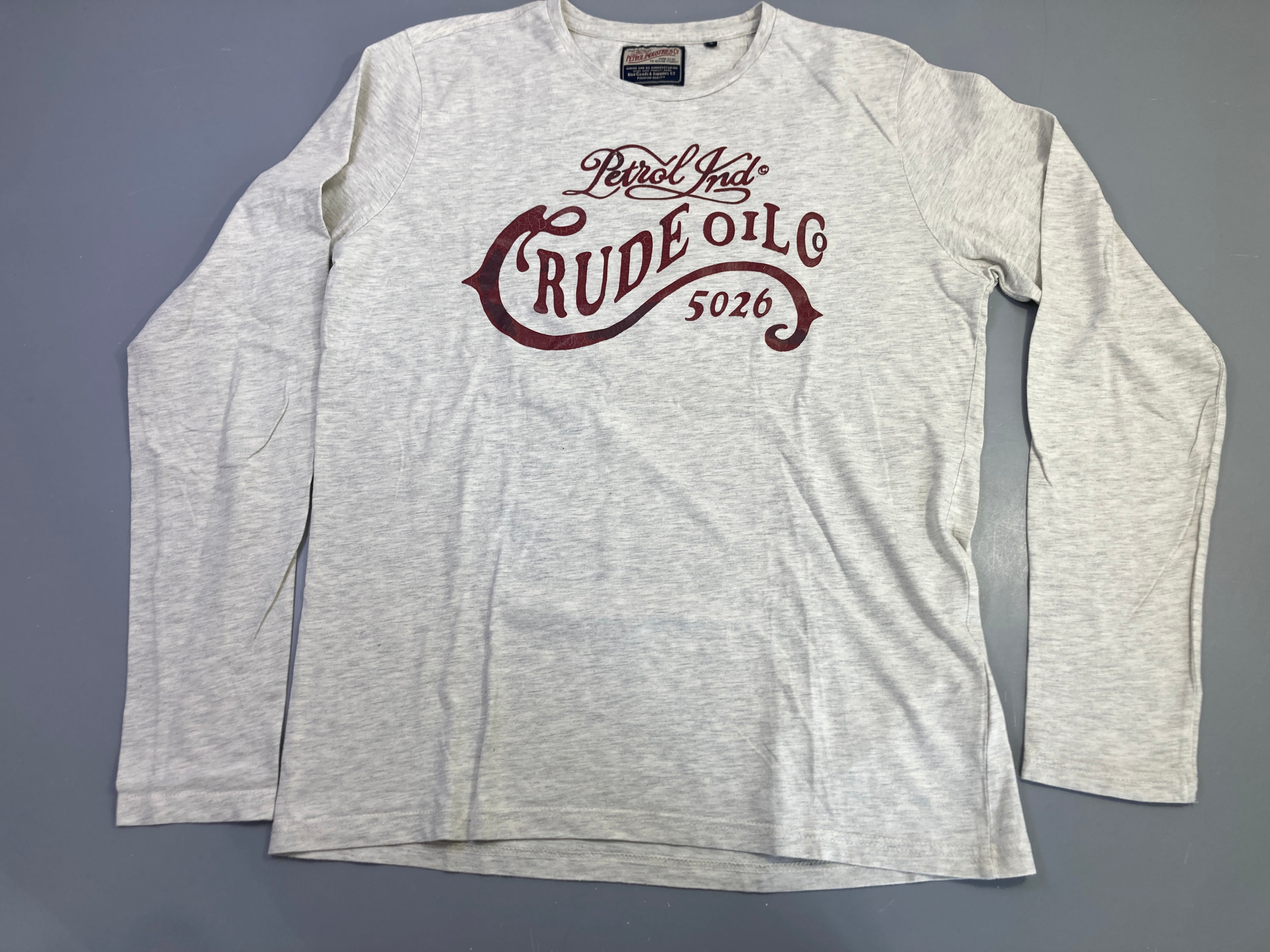 T-shirt m.l gris chiné imprimé Crude Oil Co légèrement bouloché