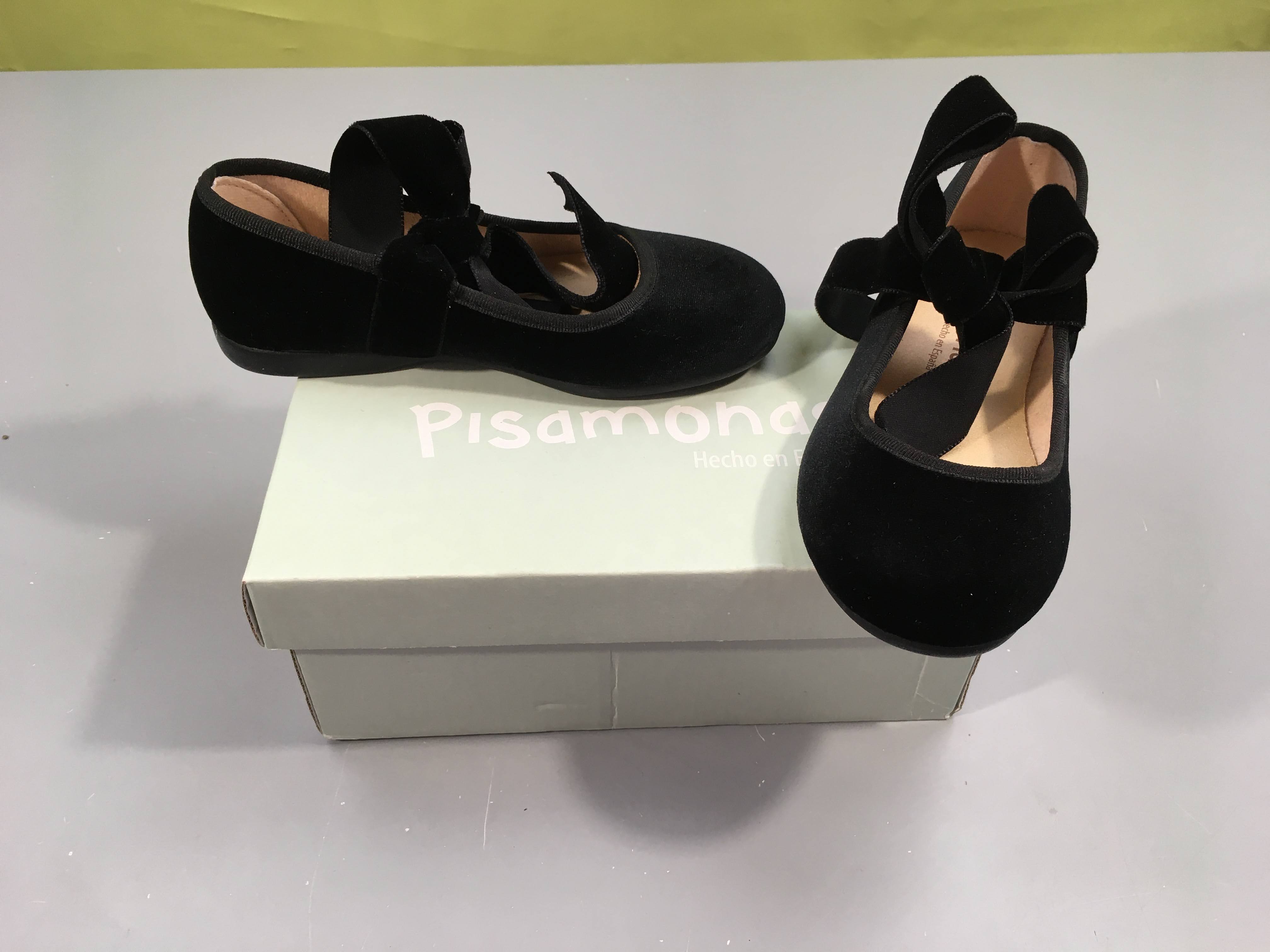 Chaussures Pisamonas  velours noir, à nouer chevilles (28)