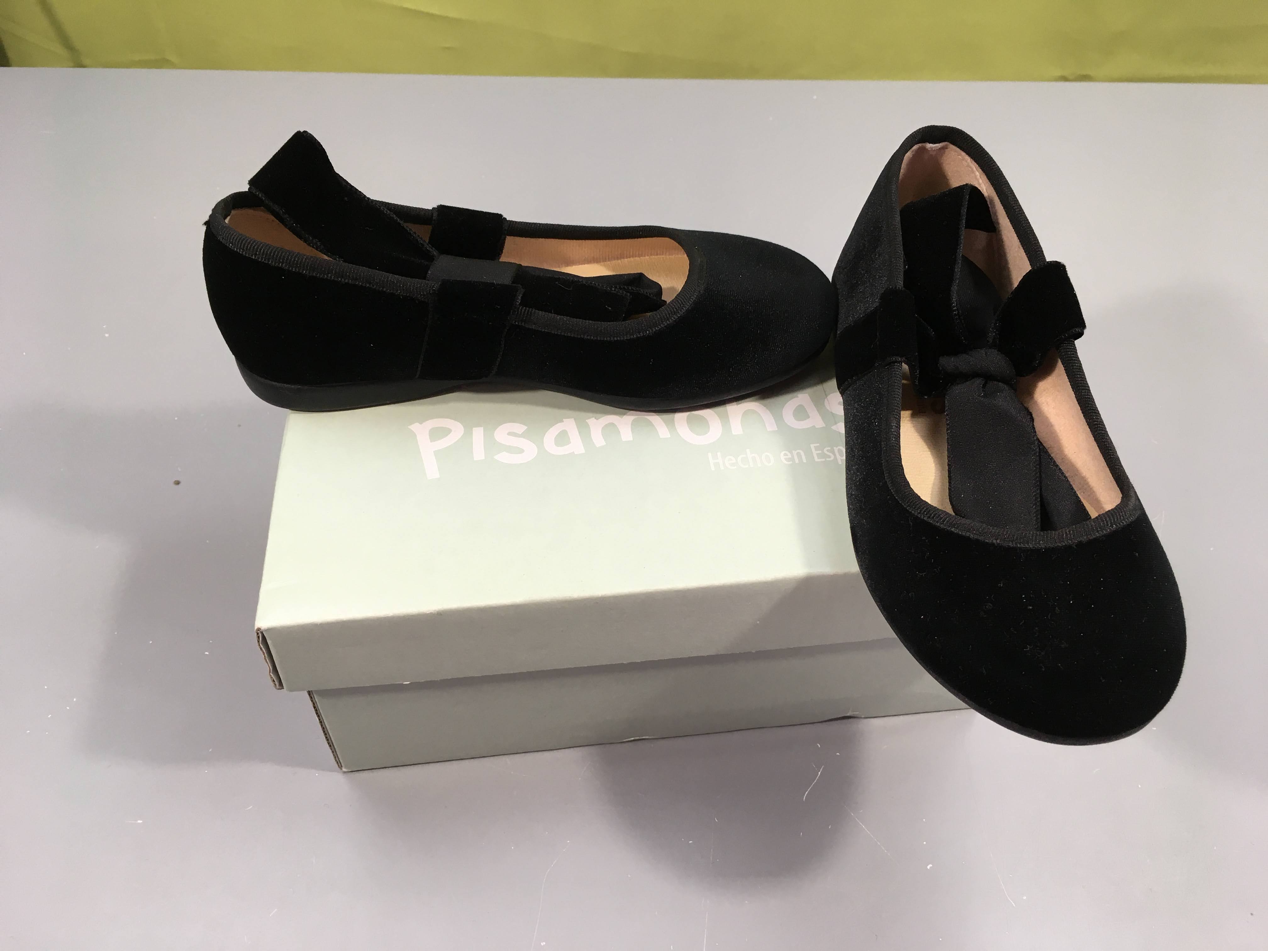 Chaussures Pisamonas  velours noir, à nouer chevilles (28)