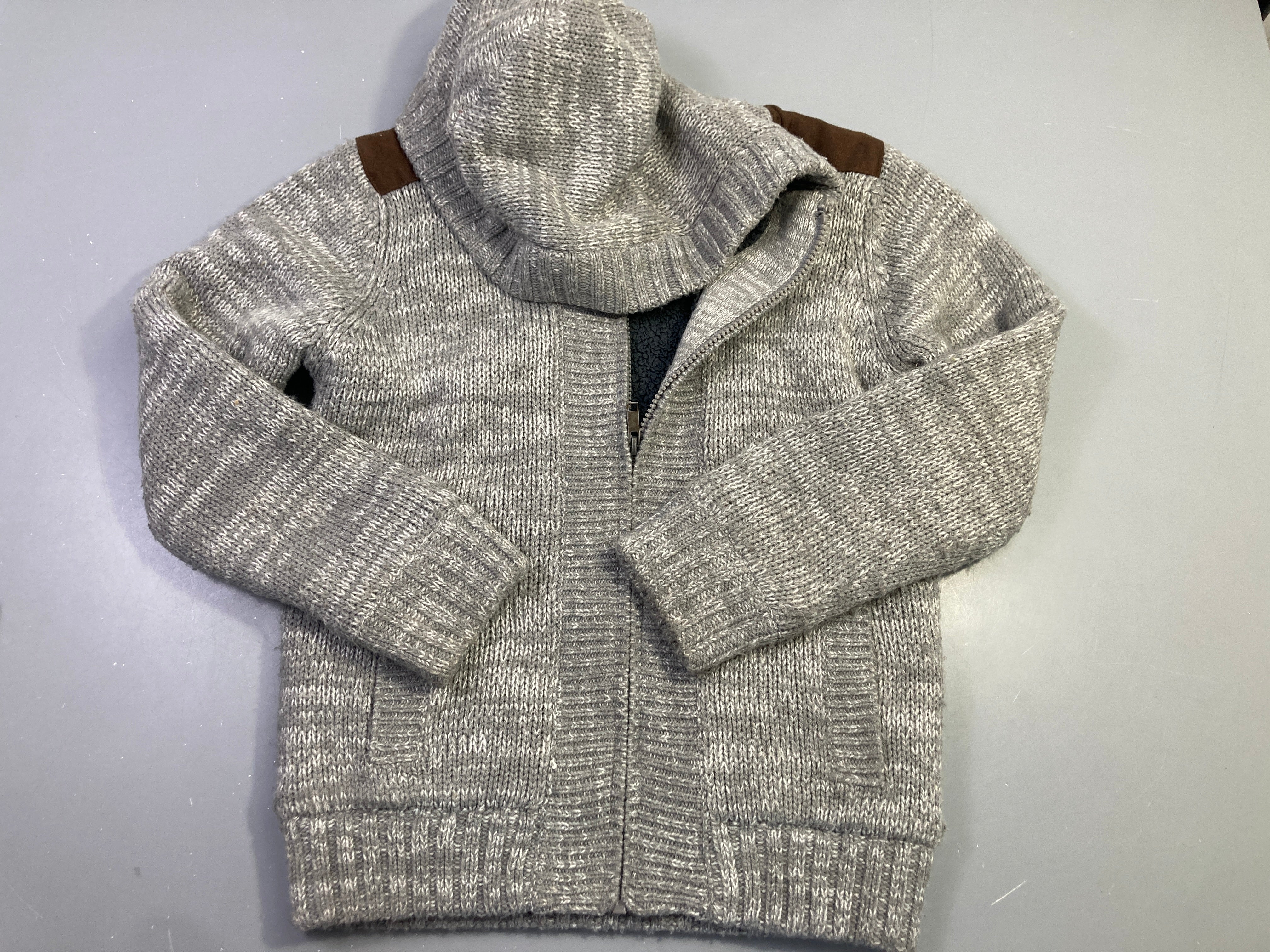 Gilet zippé à capuche gros tricot gris clair doublé gris foncé