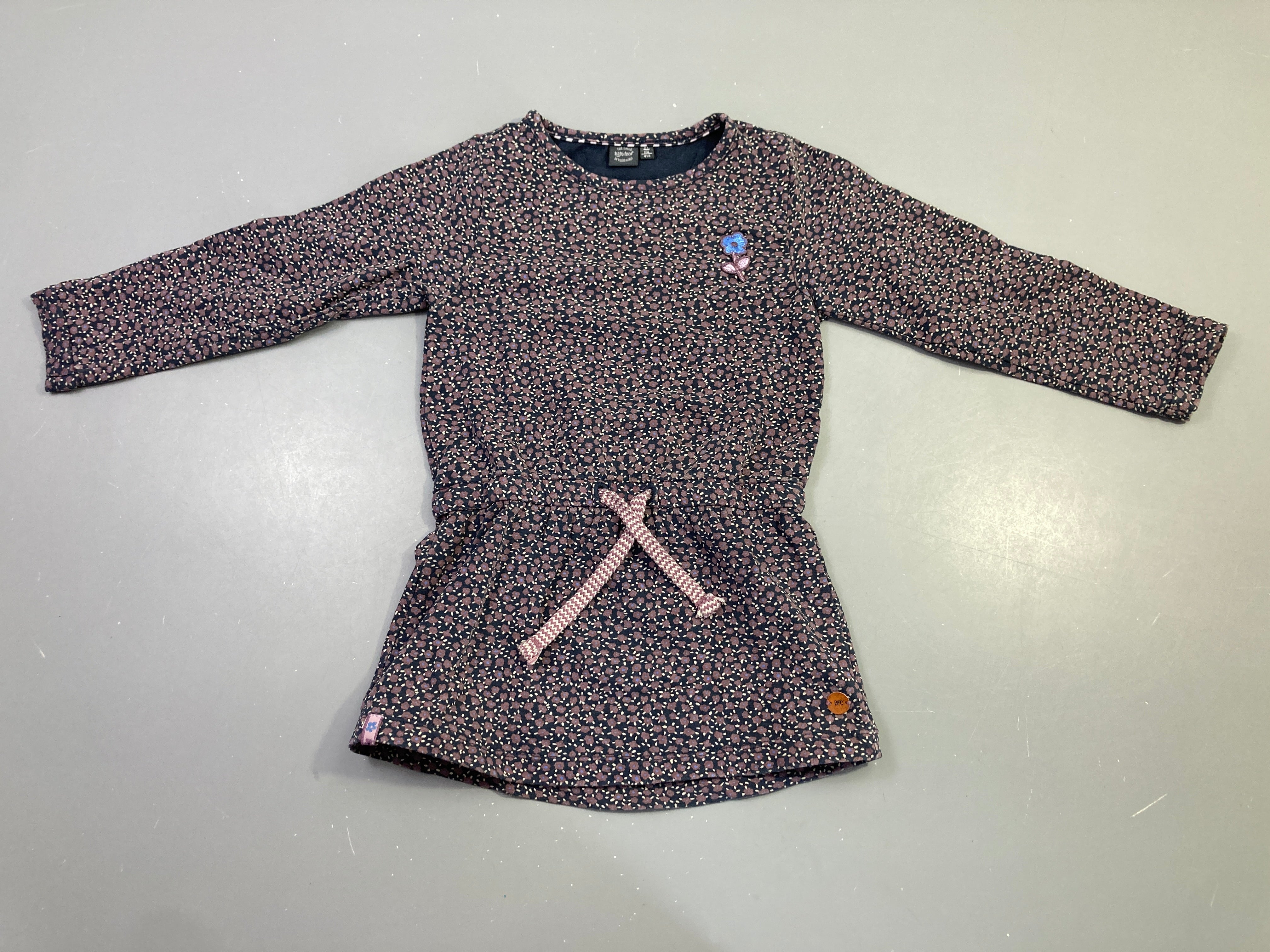 Robe m.l molleton bleu foncé fleurs brunes ceinture