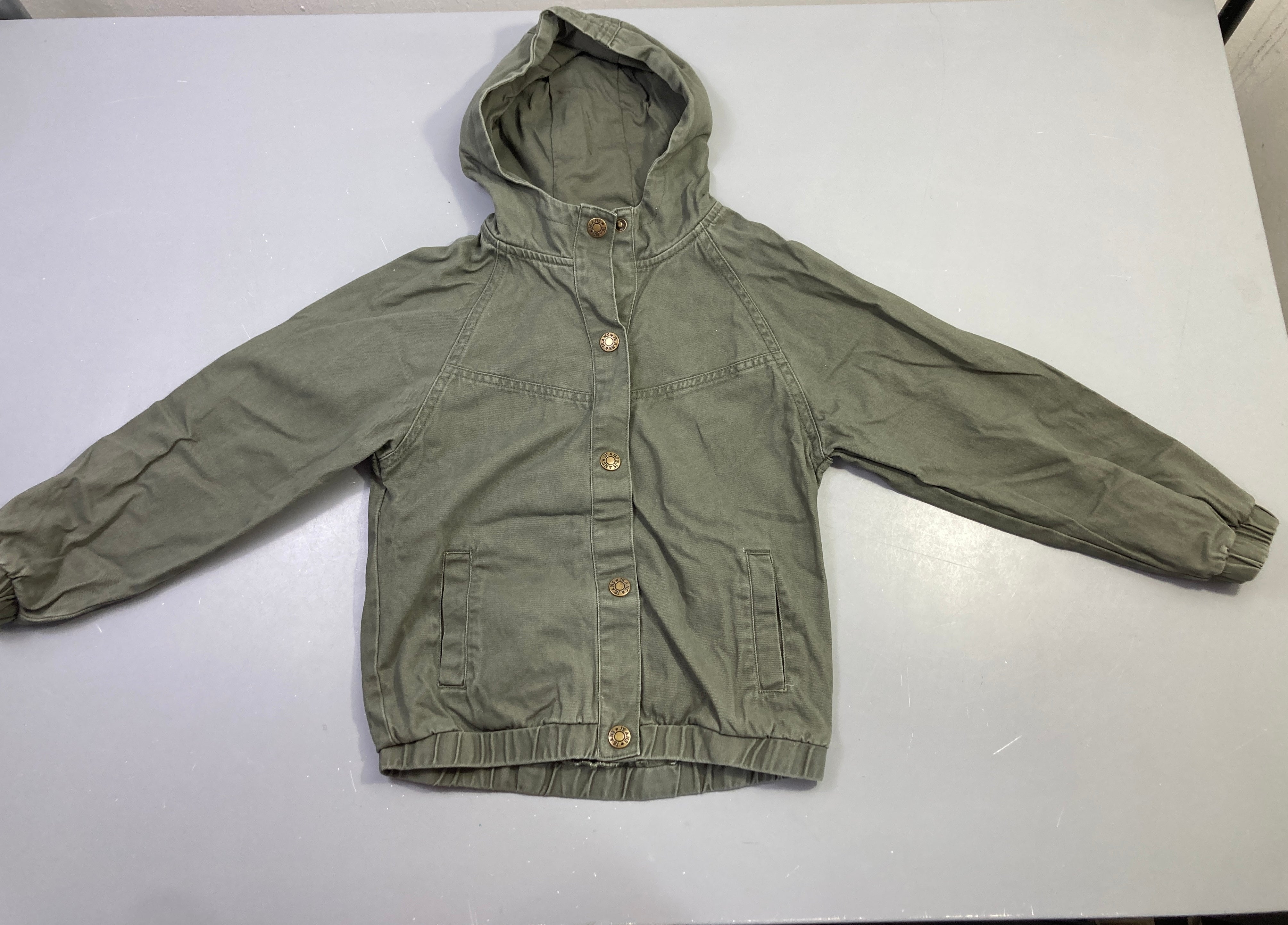 Veste kaki à capuche boutons pression