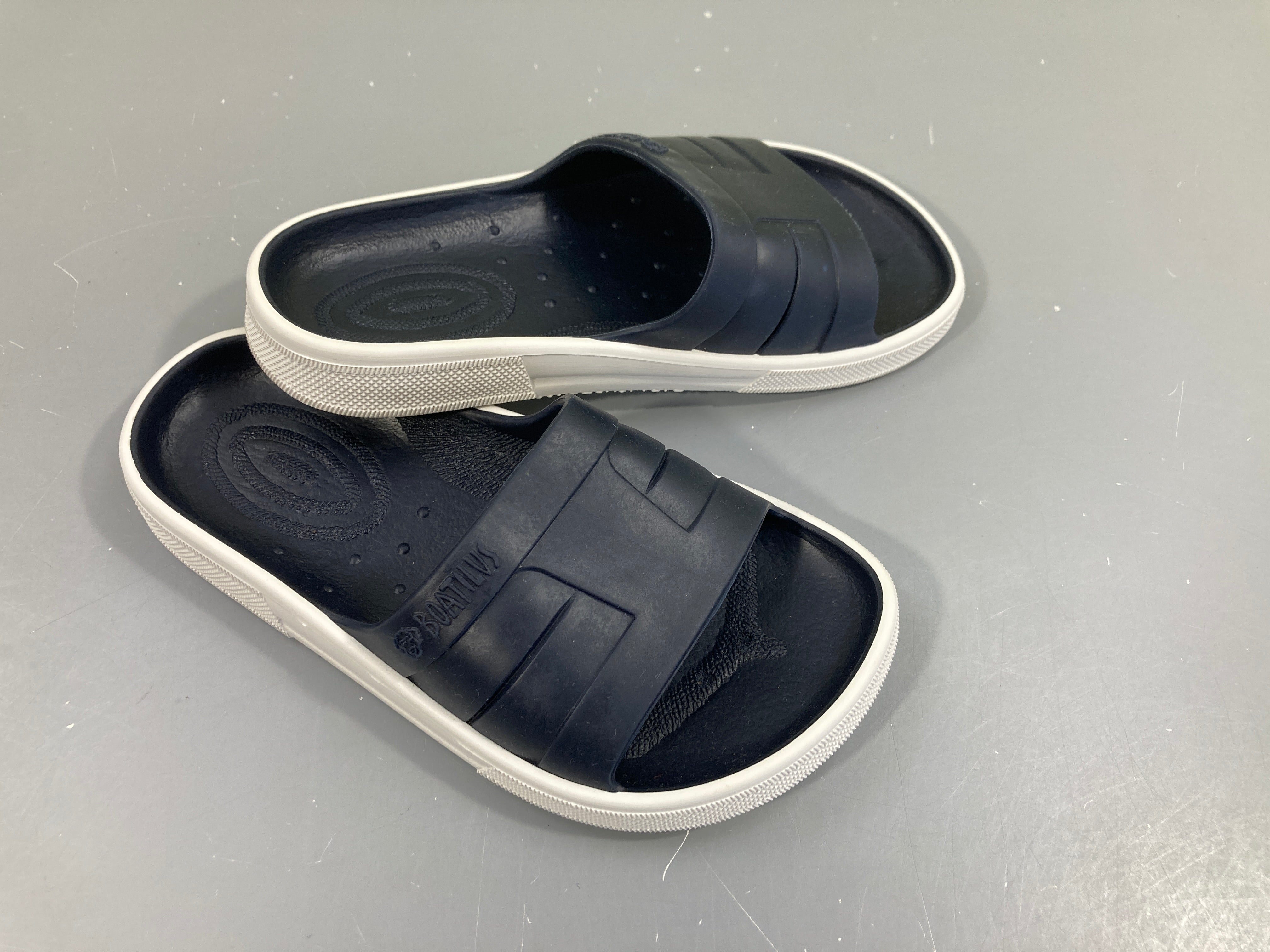 Claquettes bleu foncé Boatilus