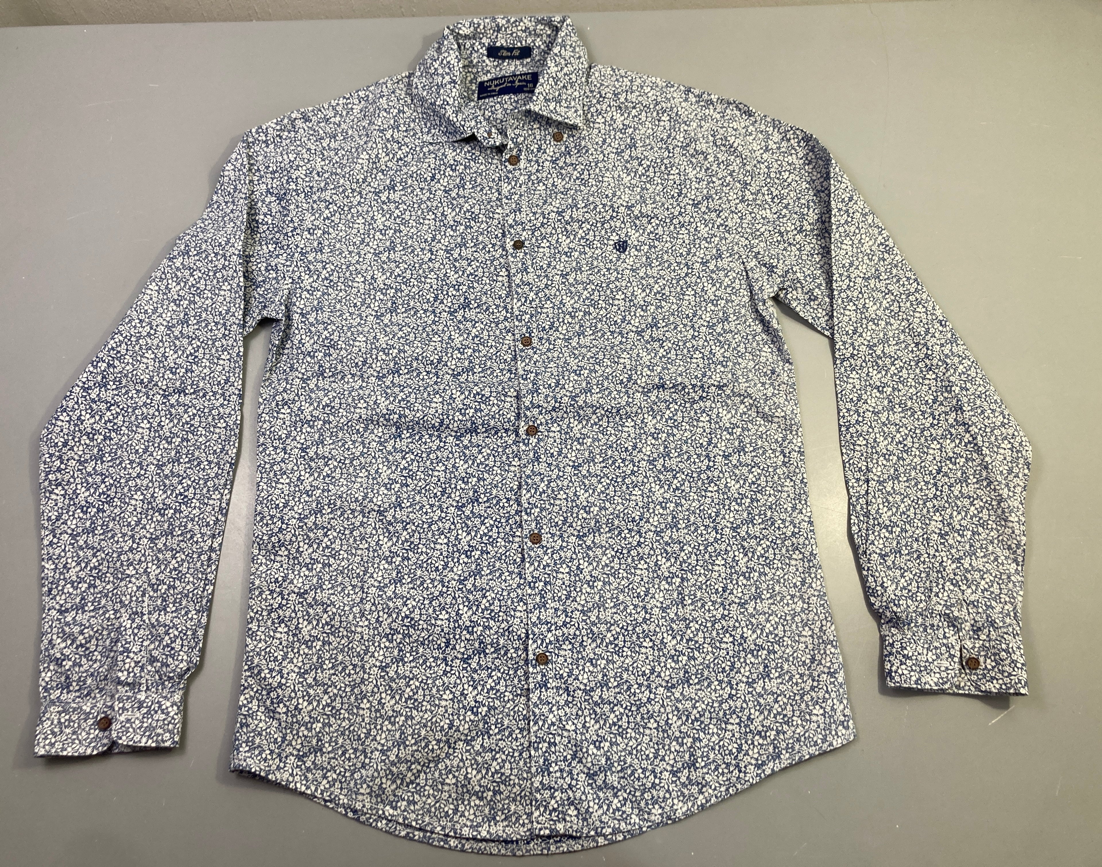 Chemise m.l blanche fleurs bleues