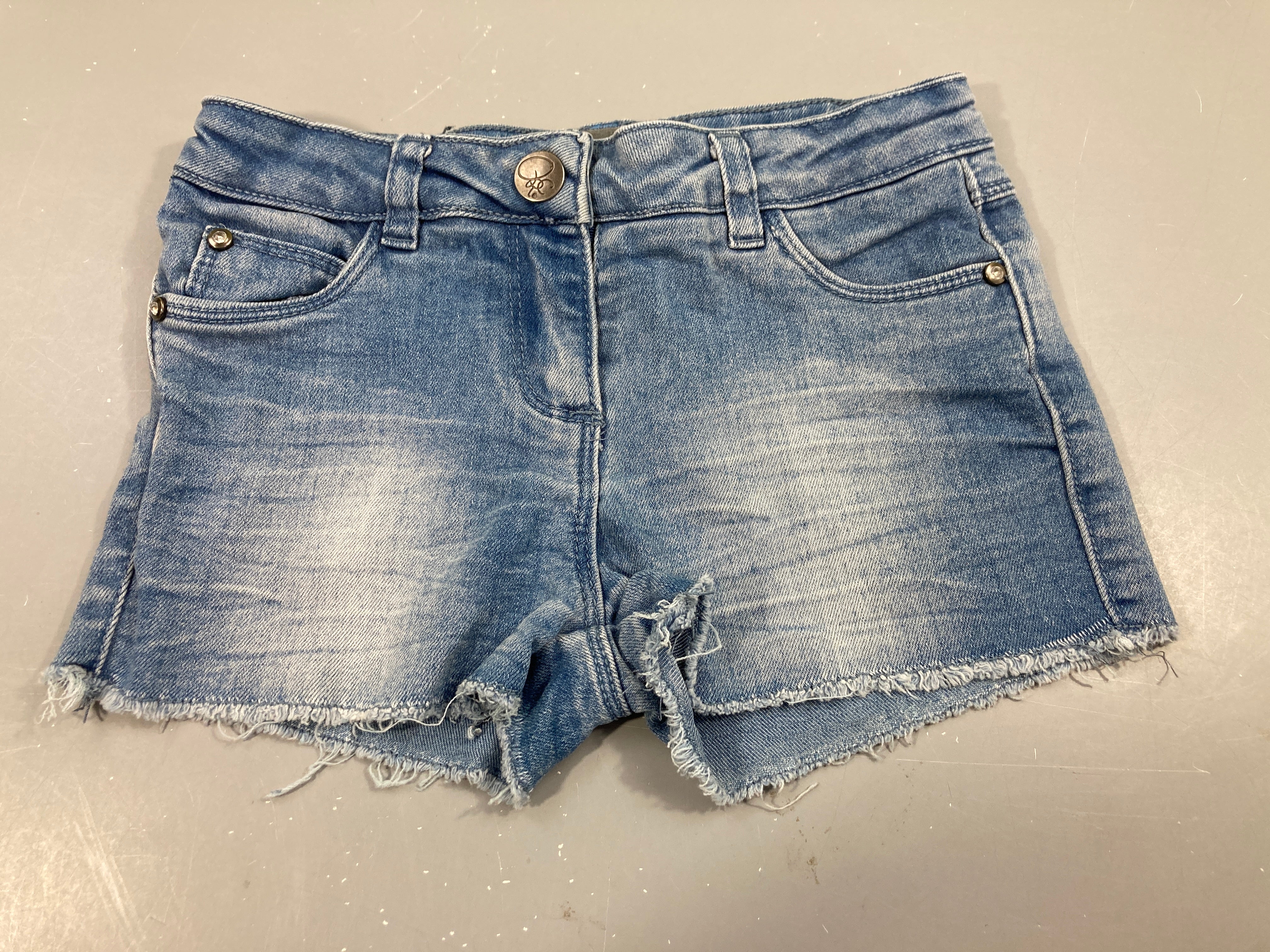 Short en jean effet effiloché