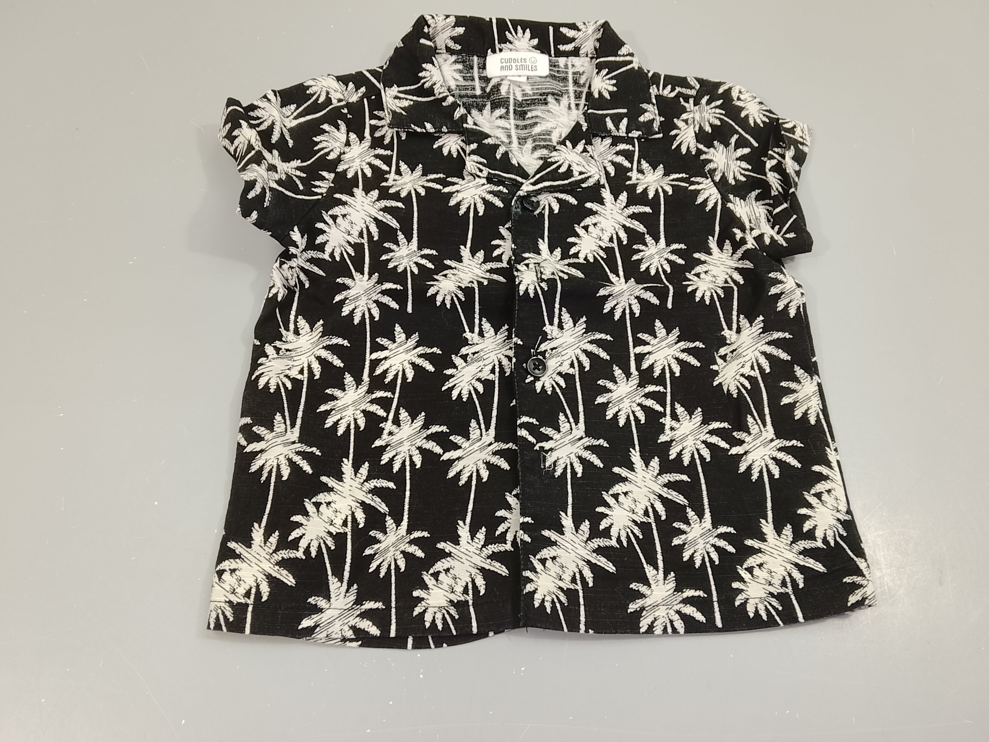 Chemise m.c noire, motifs palmiers blancs