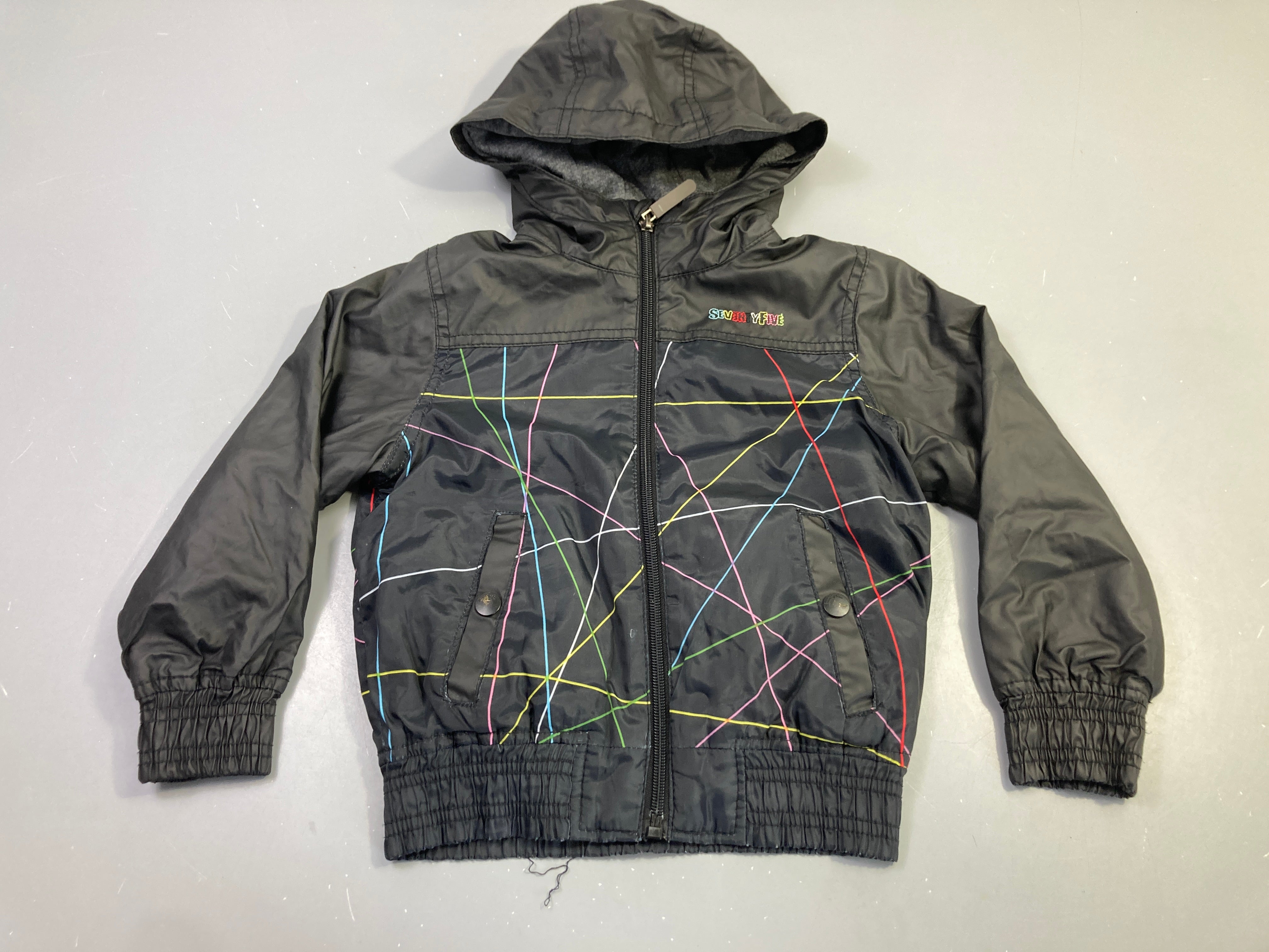 Veste légère capuche noire imprimé lignes