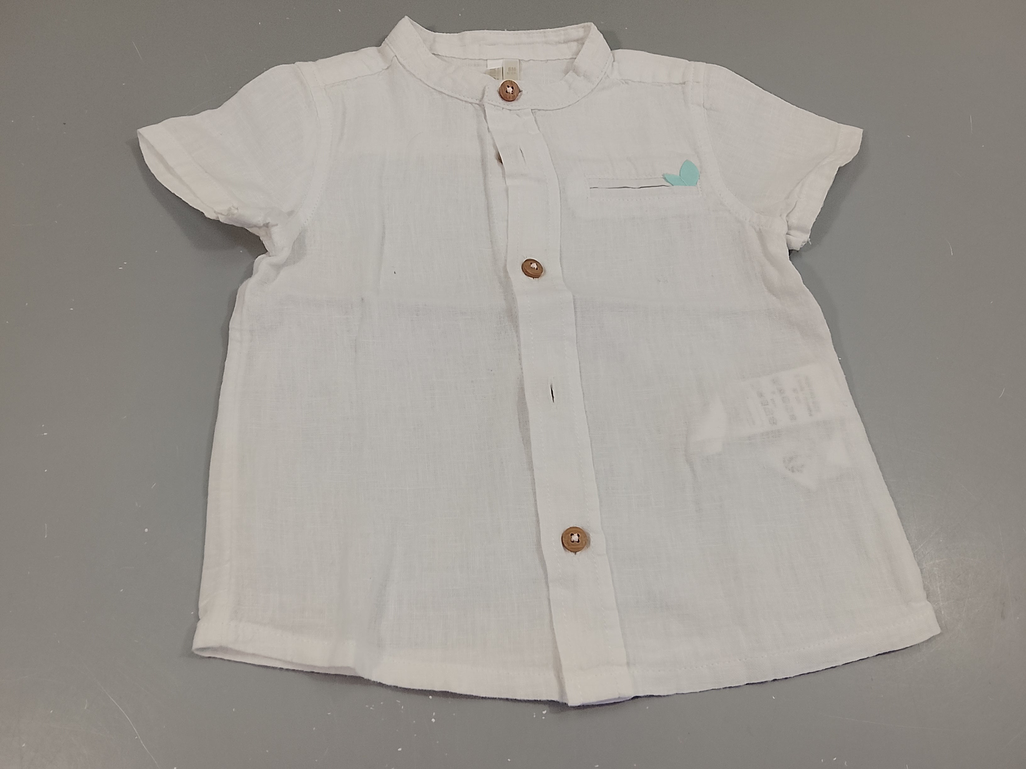 Chemise m.c blanche style lin , col maho, poche chino