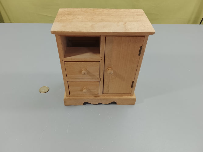 Petite armoire en bois (manque untiroir), moins cher chez Petit Kiwi