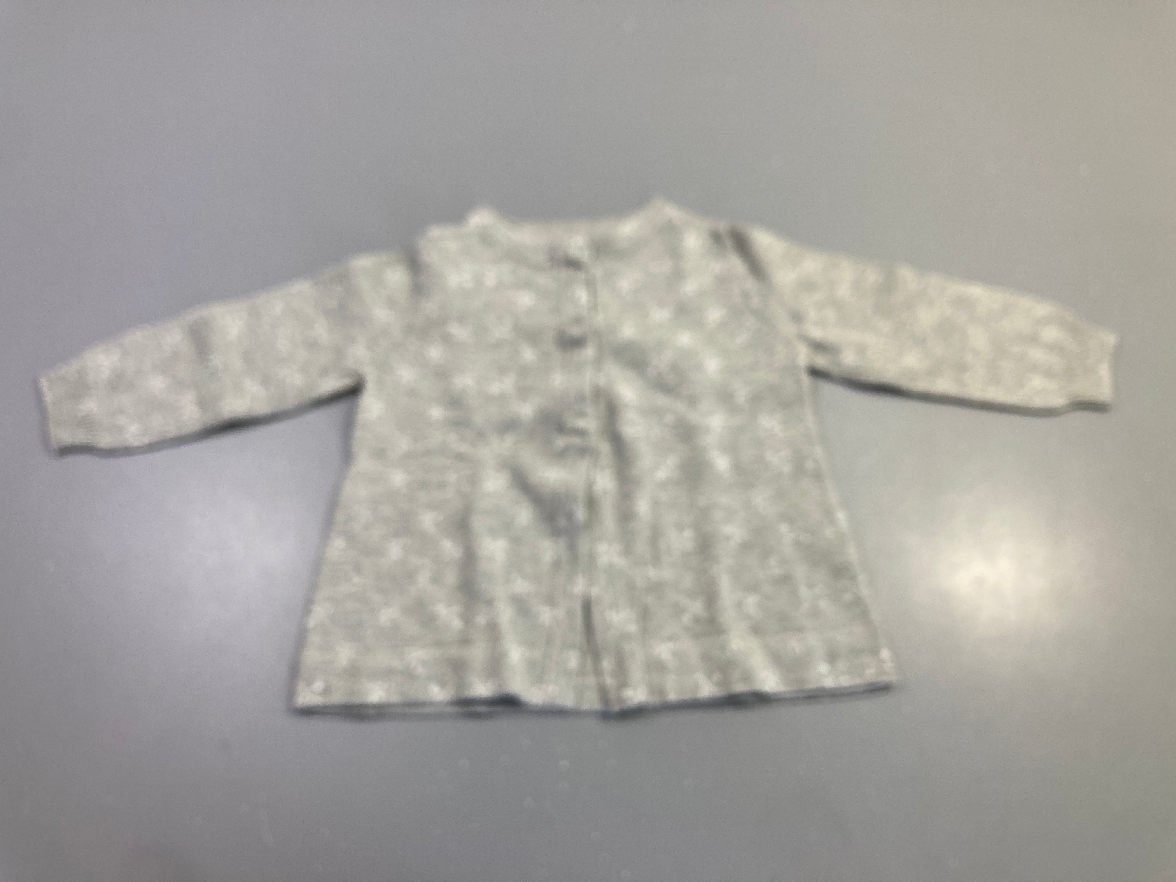 Gilet gris clair motif fleuri