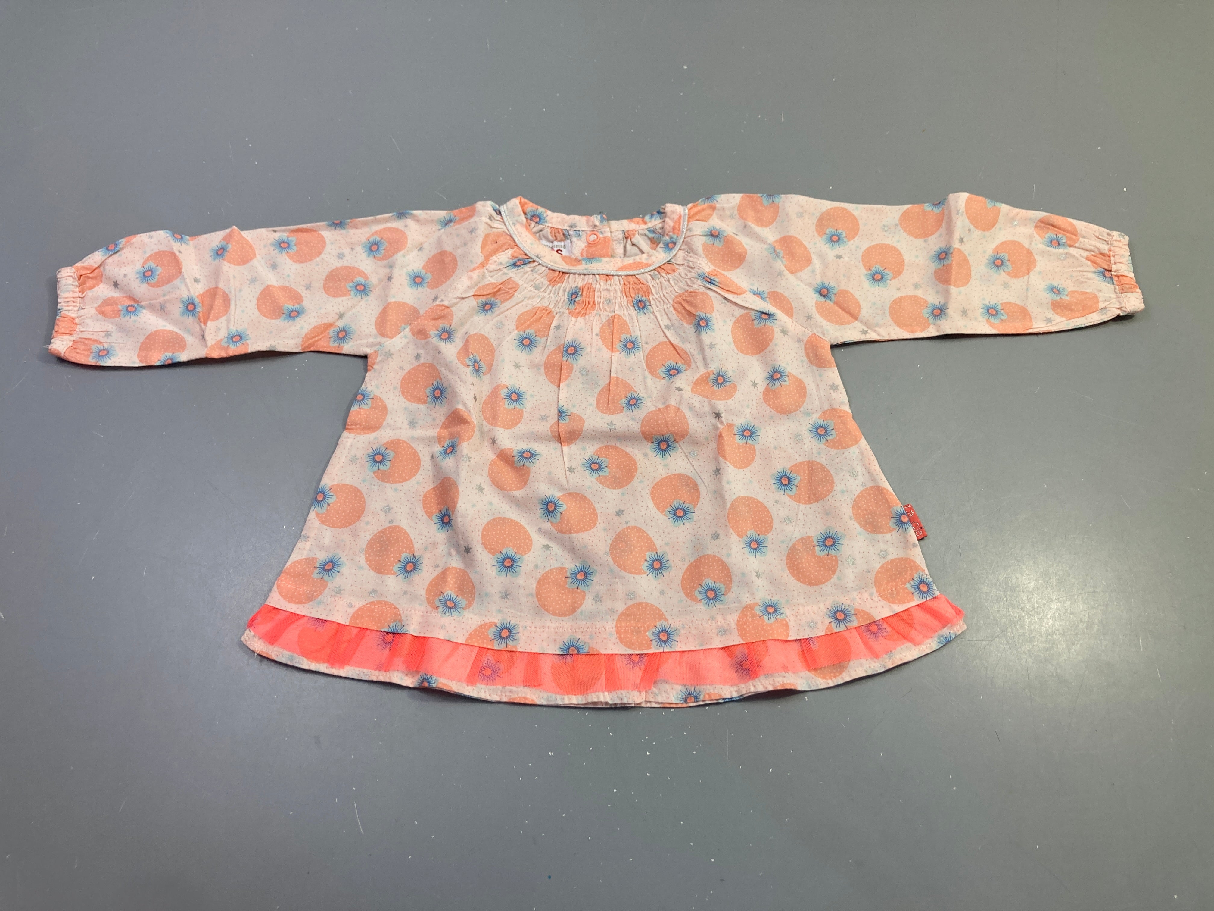 Blouse m.l pêche fleurs bleues volant corail