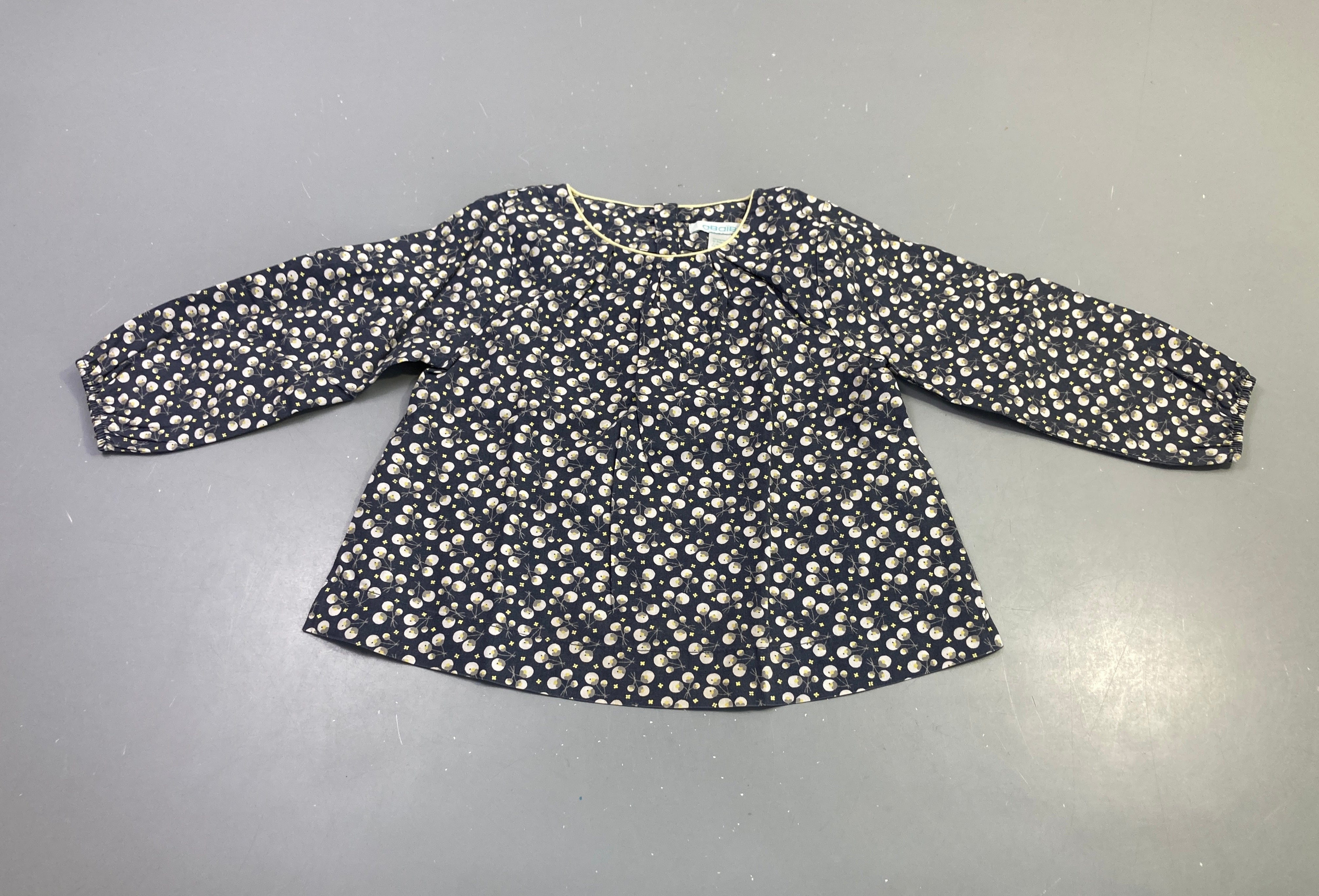 Blouse m.l bleu marine motif baies
