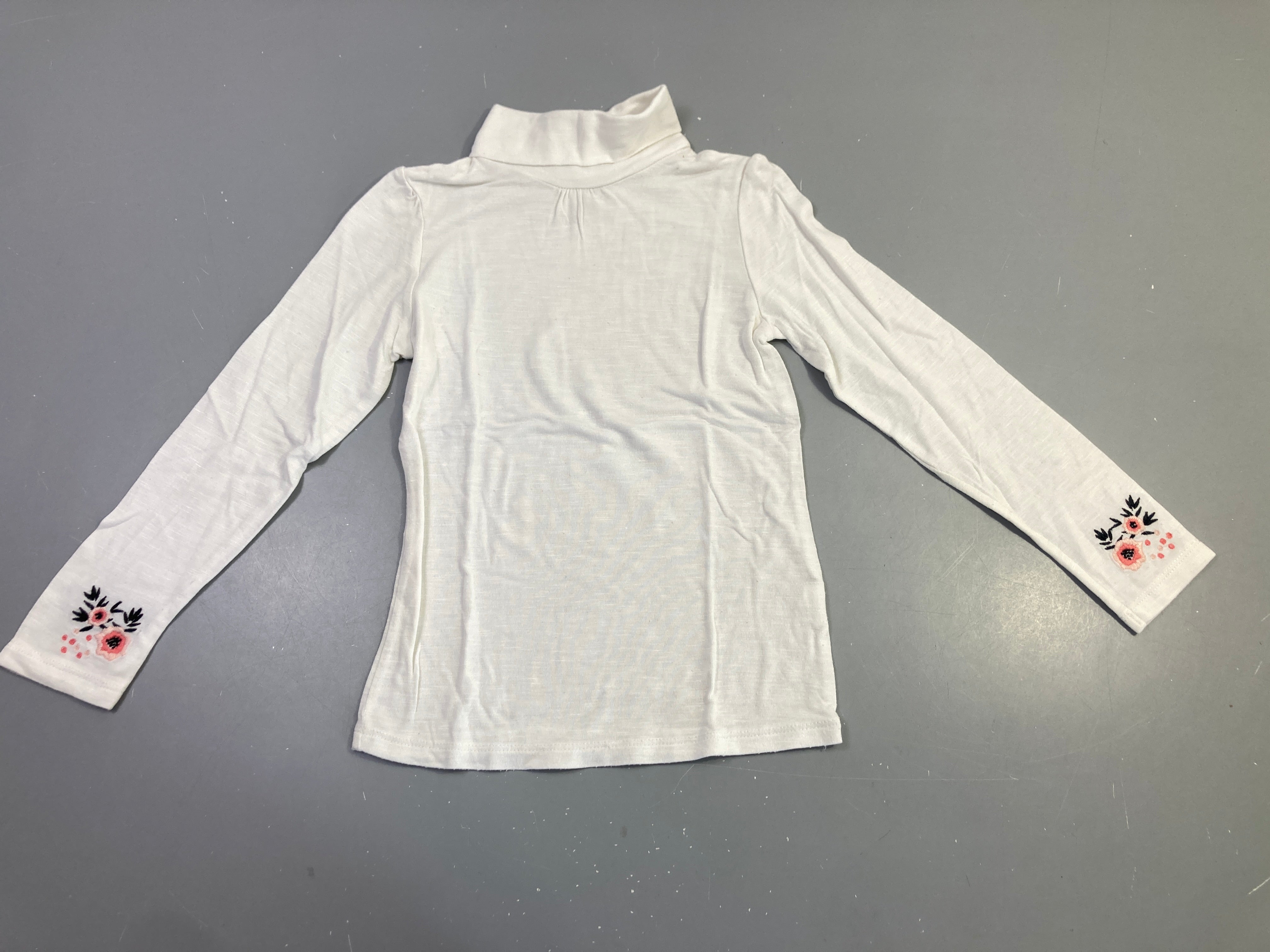 T-shirt m.l blanc col roulé broderies fleurs, bouloché