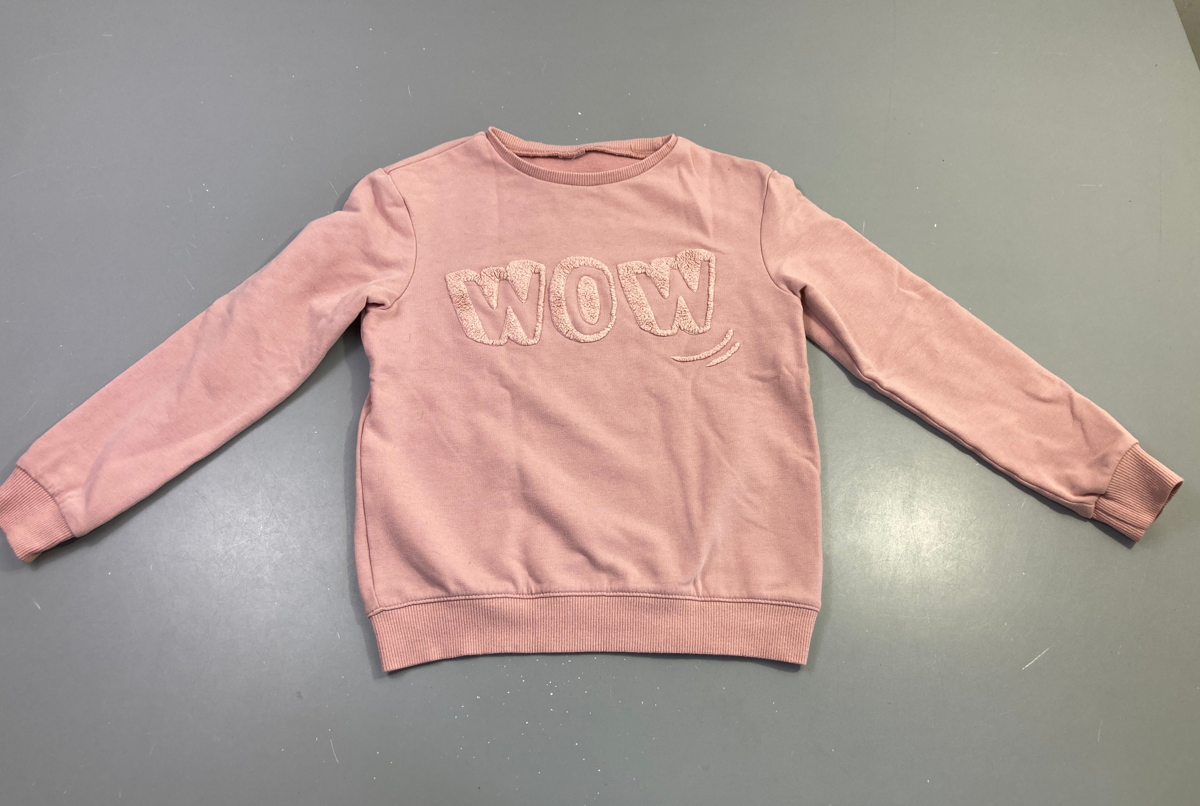 Sweat m.l rose wow, légèrement bouloché (taille estimée, pas d'étiquette)