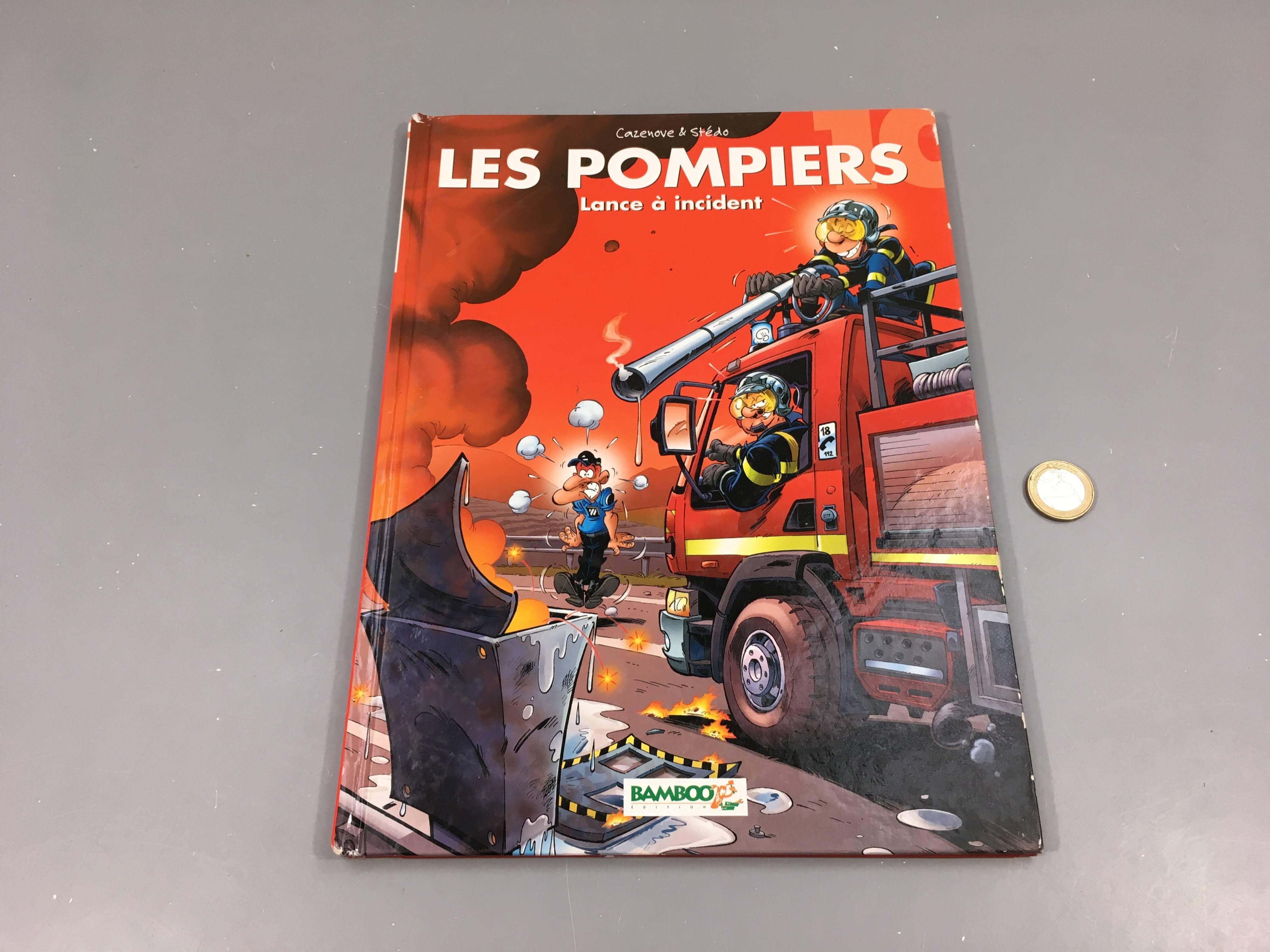 Les pompiers, lance à incident