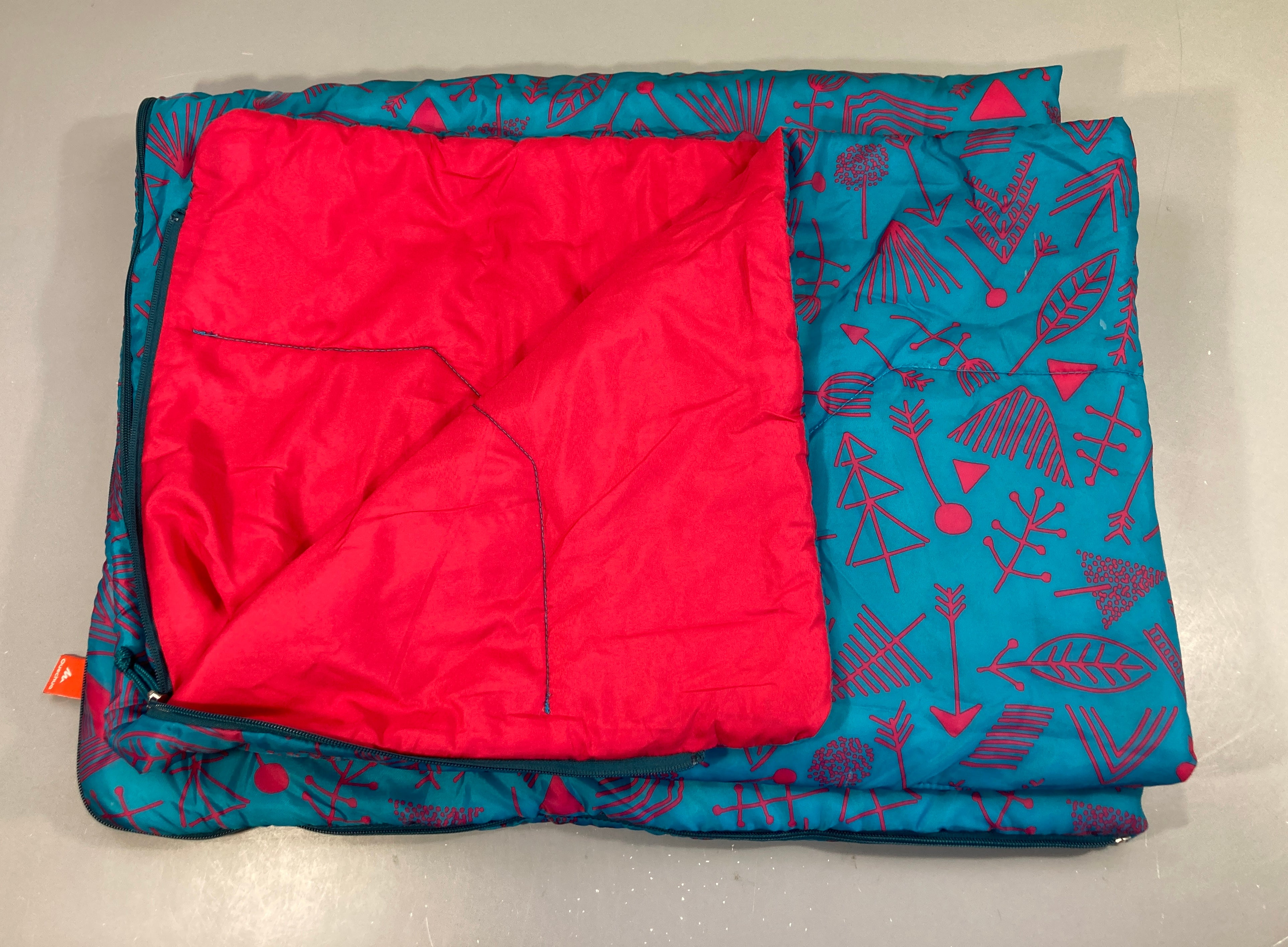 Sac de couchage bleu motifs fuchsia 140cm Quelques taches 