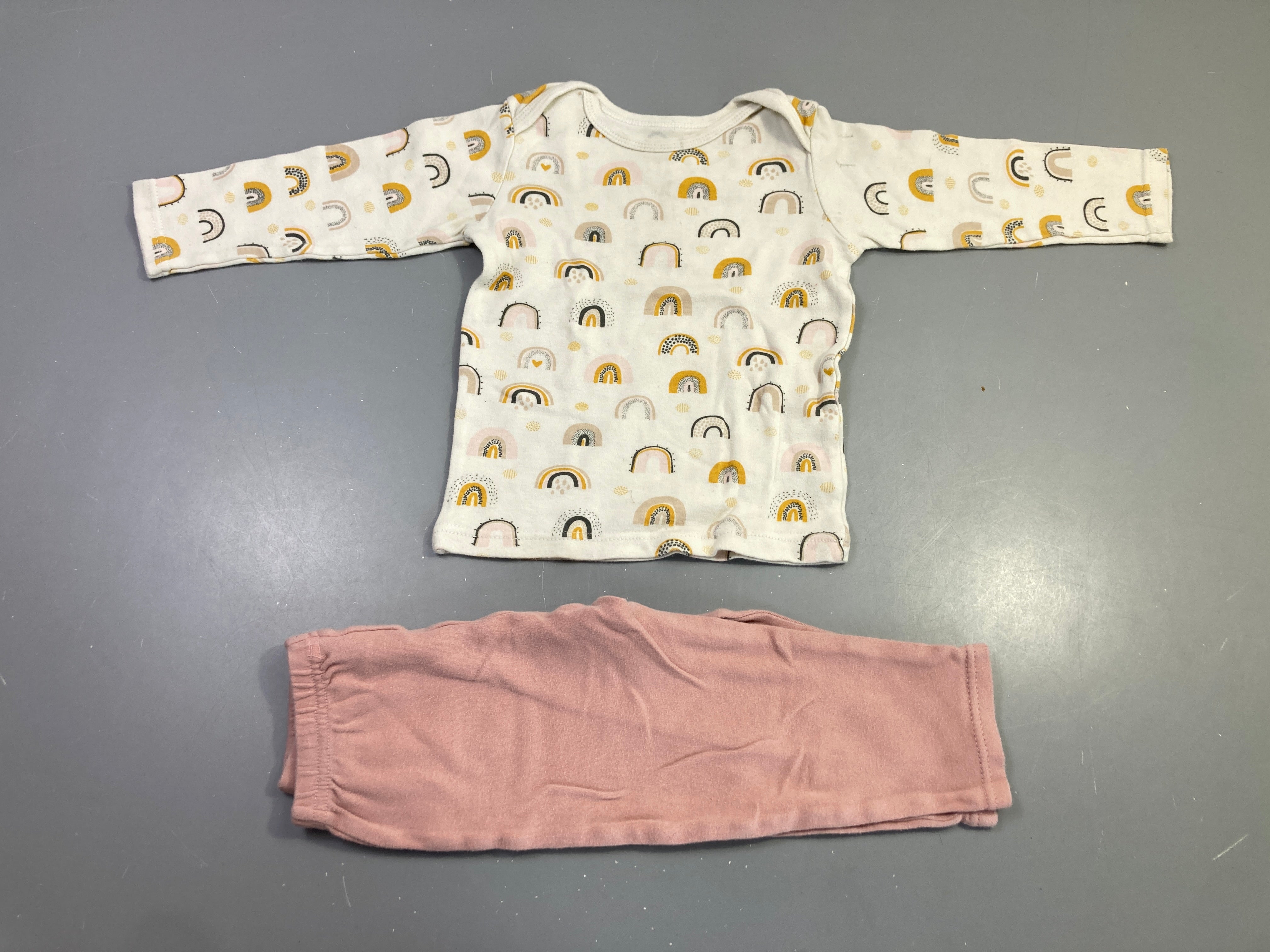 Pyjama 2pcs jersey écru arc-en-ciel, pantalon rose, un peu bouloché