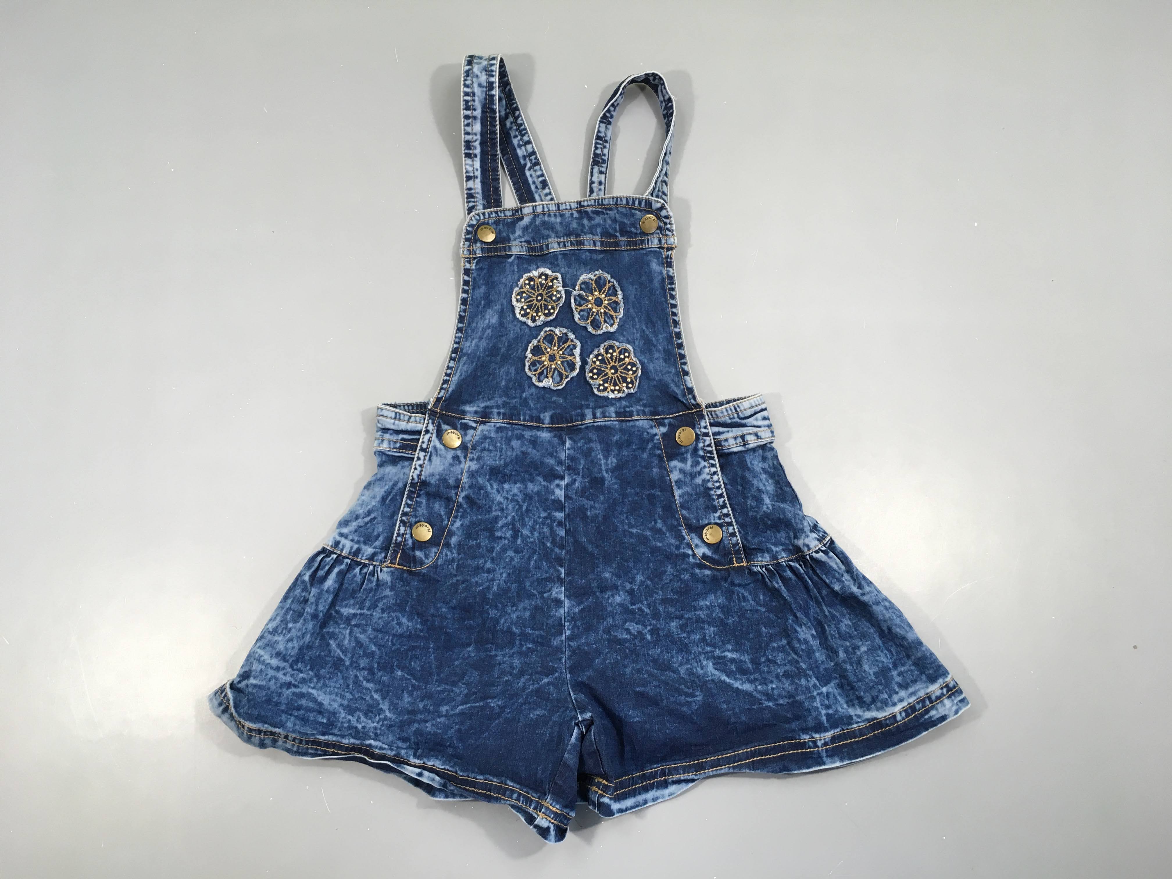 Salopette short denim effet délavé fleurs brodée clou
