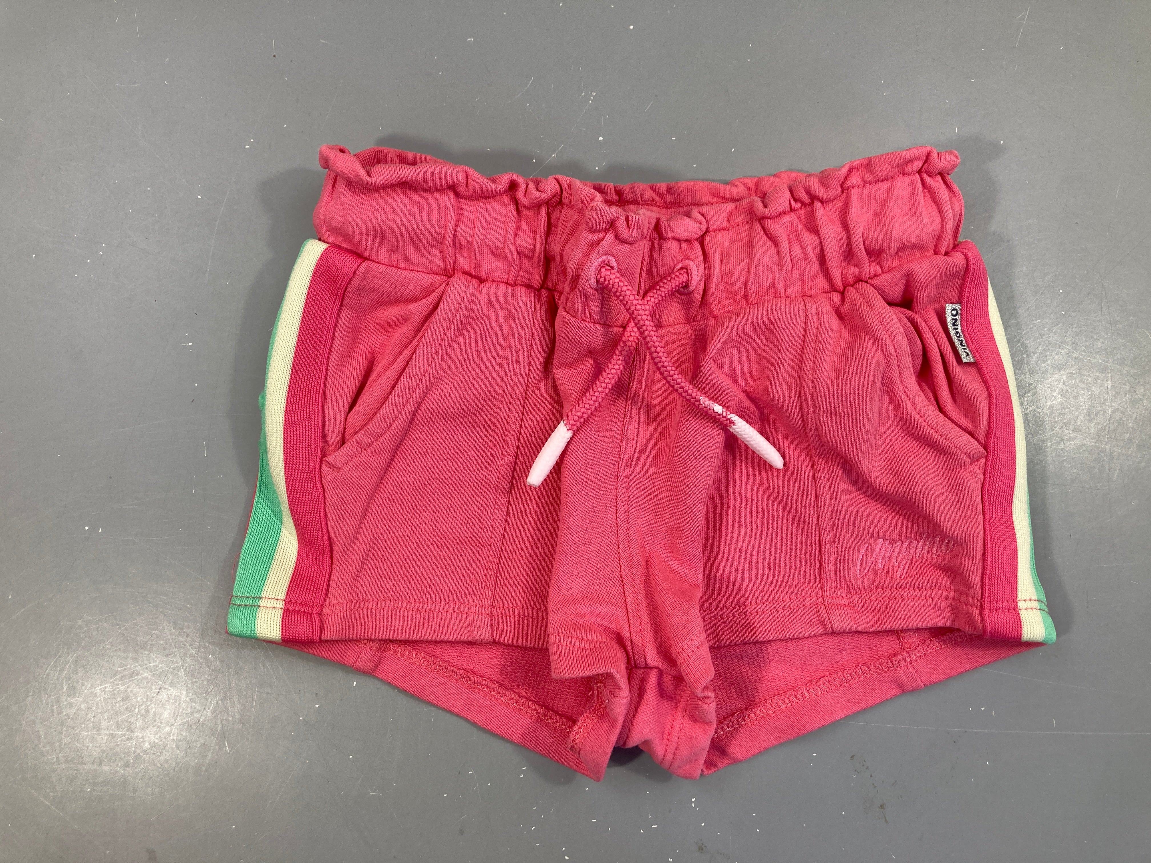 Short molleton rose bandes latérales couleurs