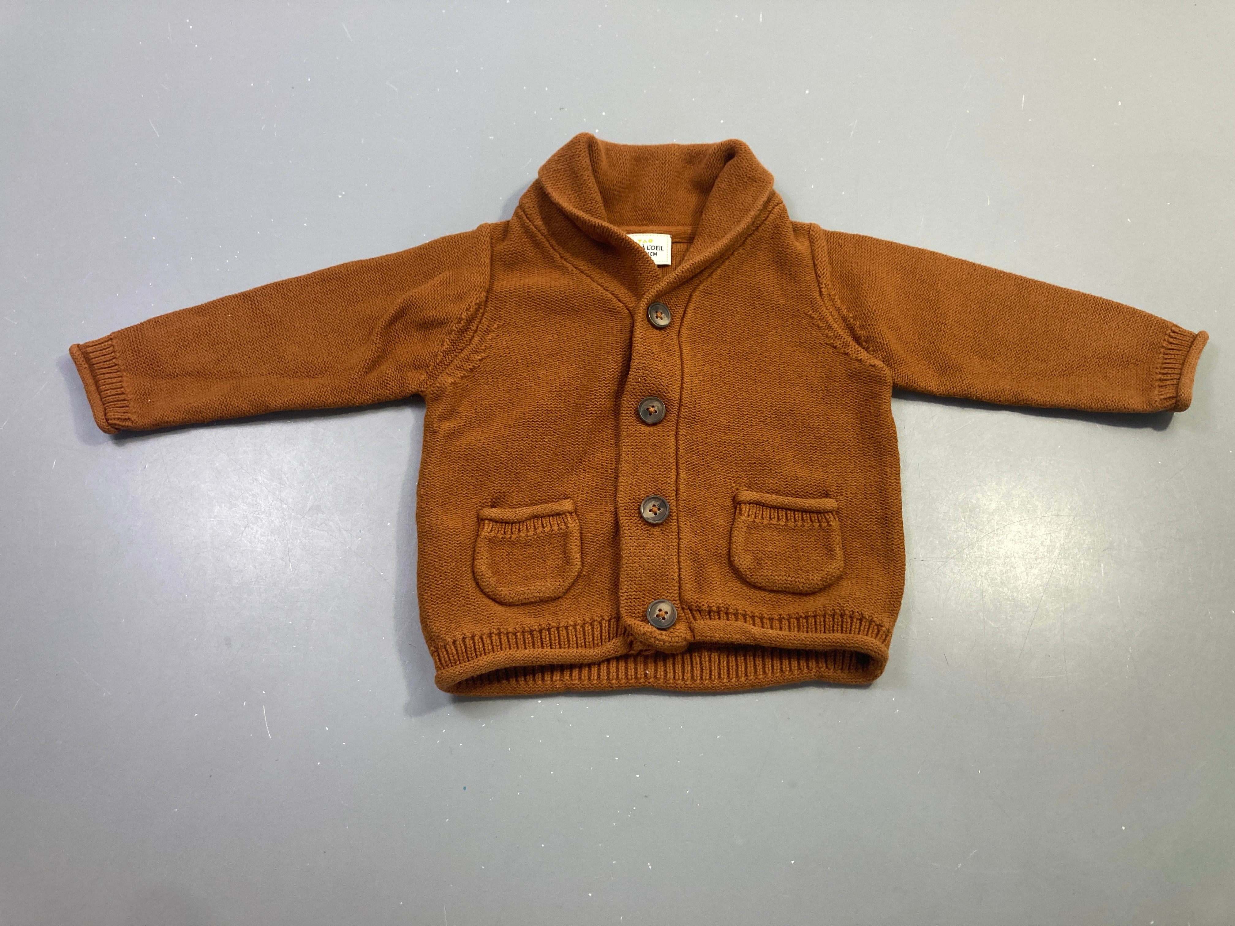 Gilet camel tricoté boutonné poches
