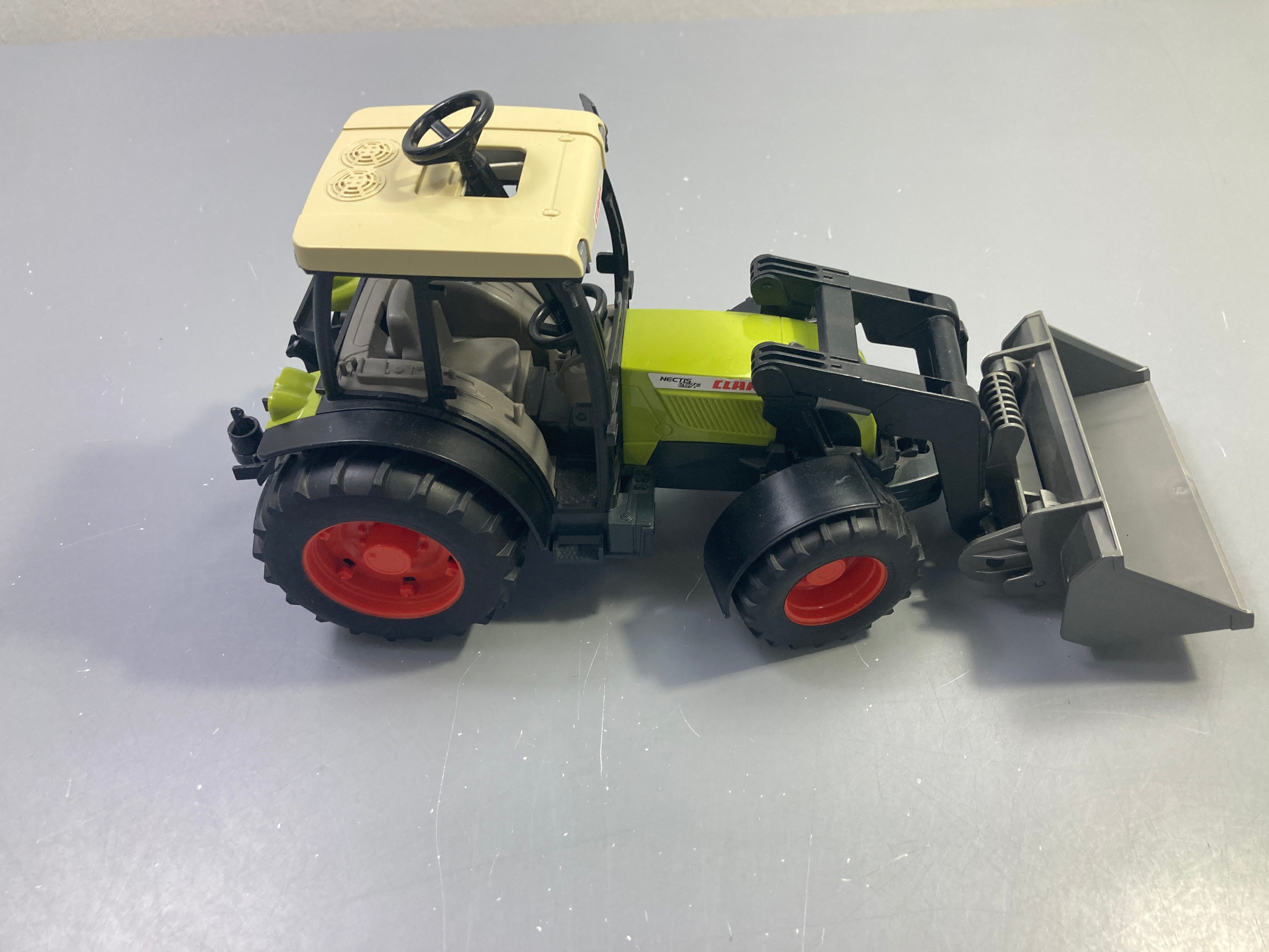 Tracteur Bruder Claas Nectis 267F 1:16