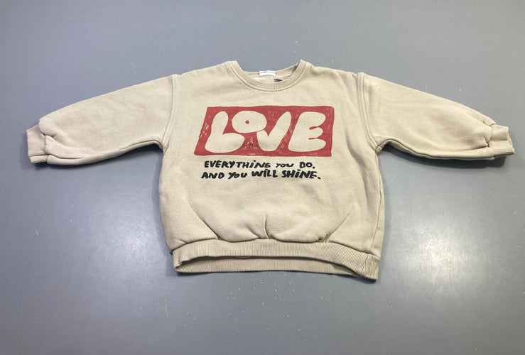 Sweat beige LOVE inscription, légèrement bouloché, moins cher chez Petit Kiwi