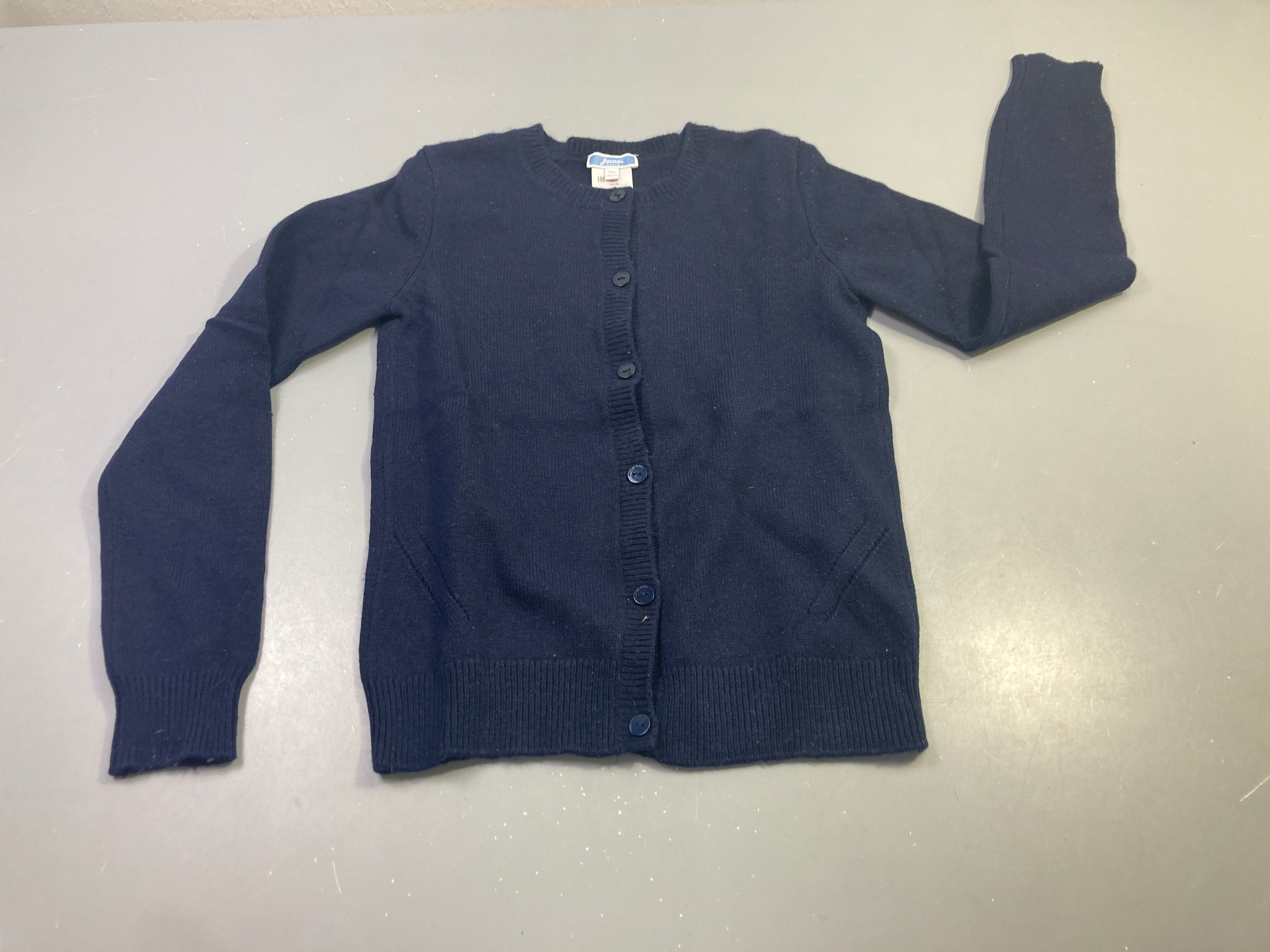 Gilet marine boutonné, 55% laine, légèrement bouloché