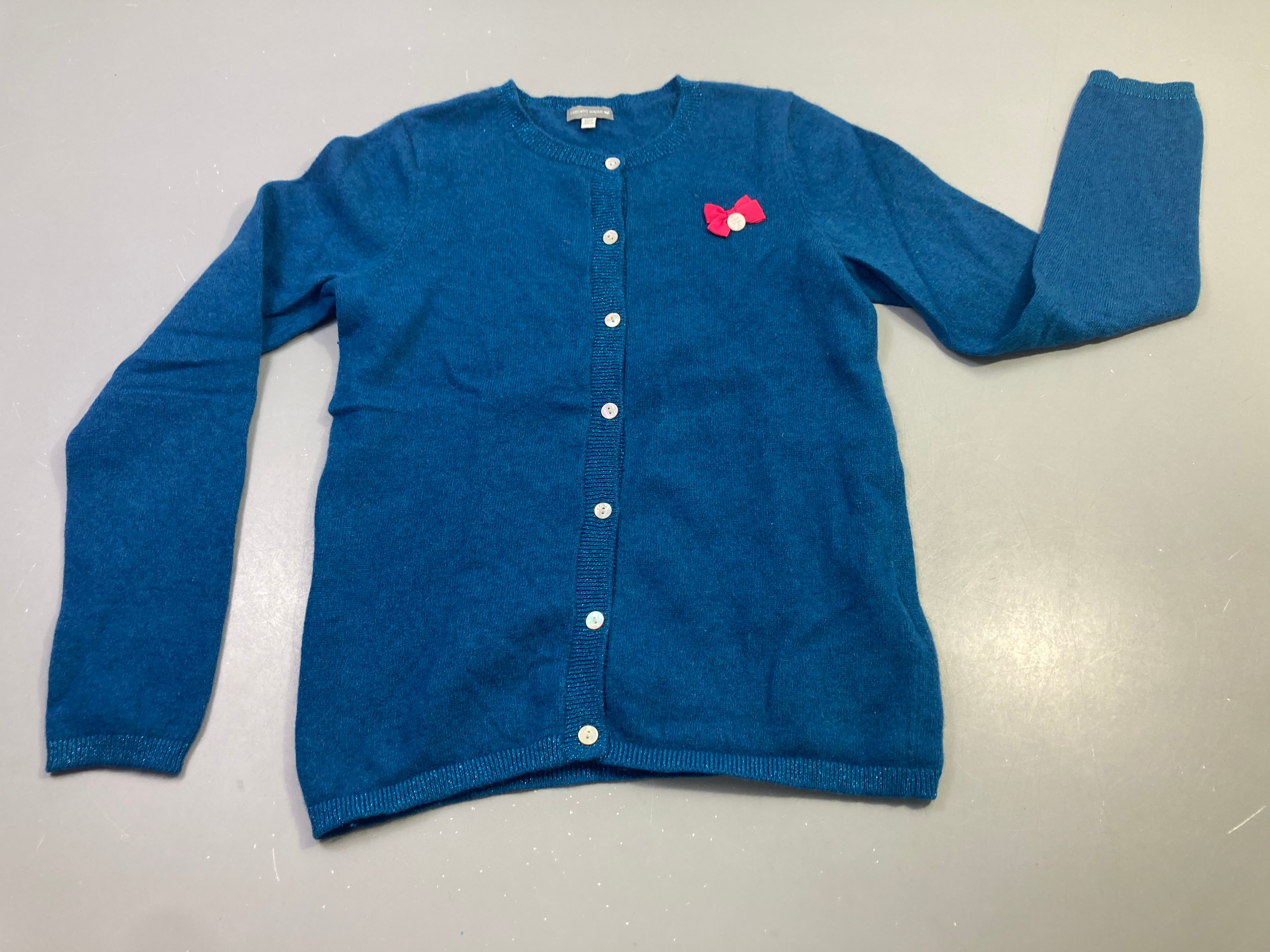 Gilet bleu canard boutonné nœud rose, 100% cachemire