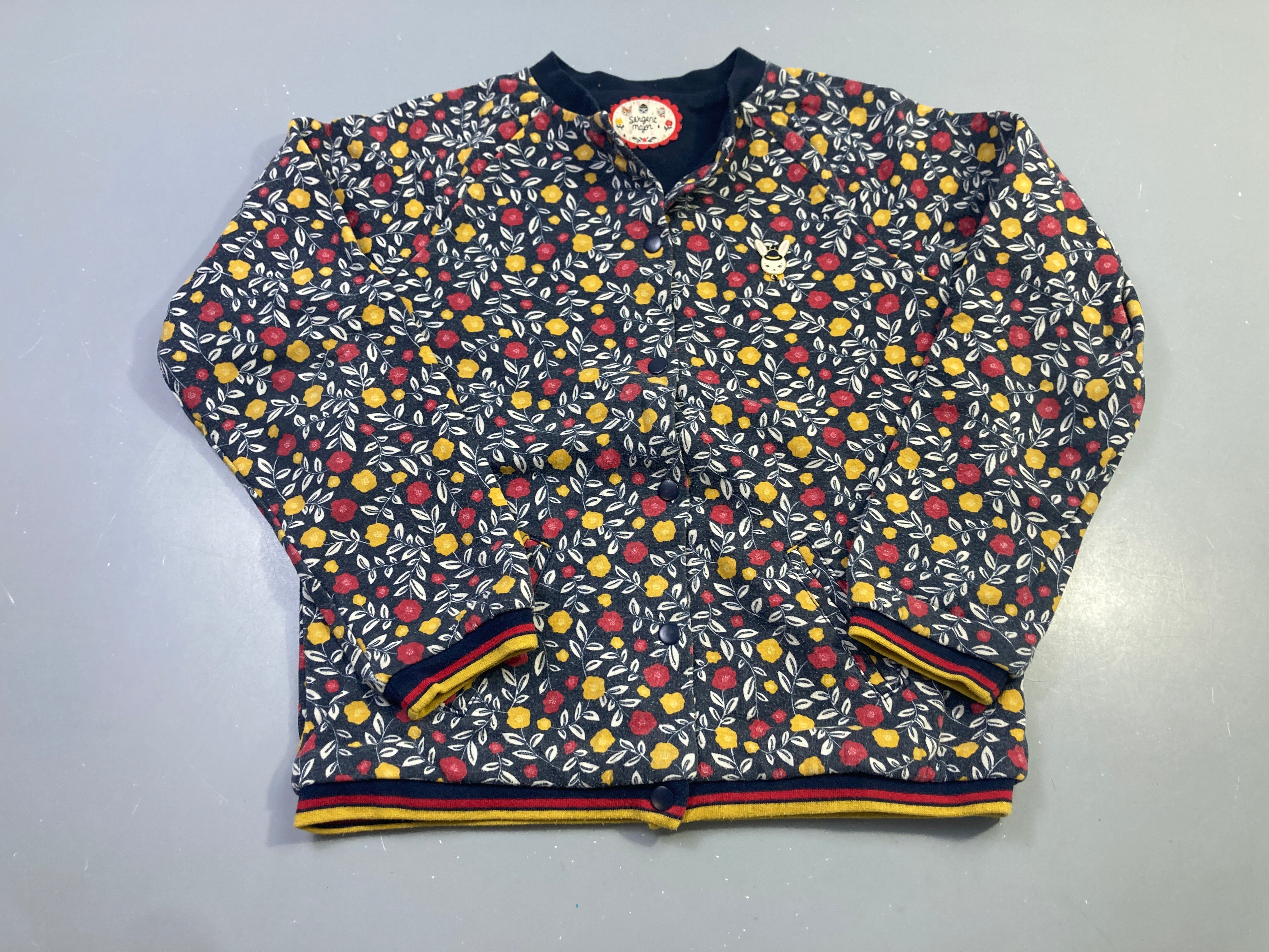 Sweat zippée fleurie bleu marine lapin brodé, décoloré volontairement? Réversible?