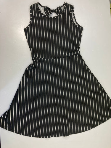 Robe s.m texturée noire lignée blanc, moins cher chez Petit Kiwi