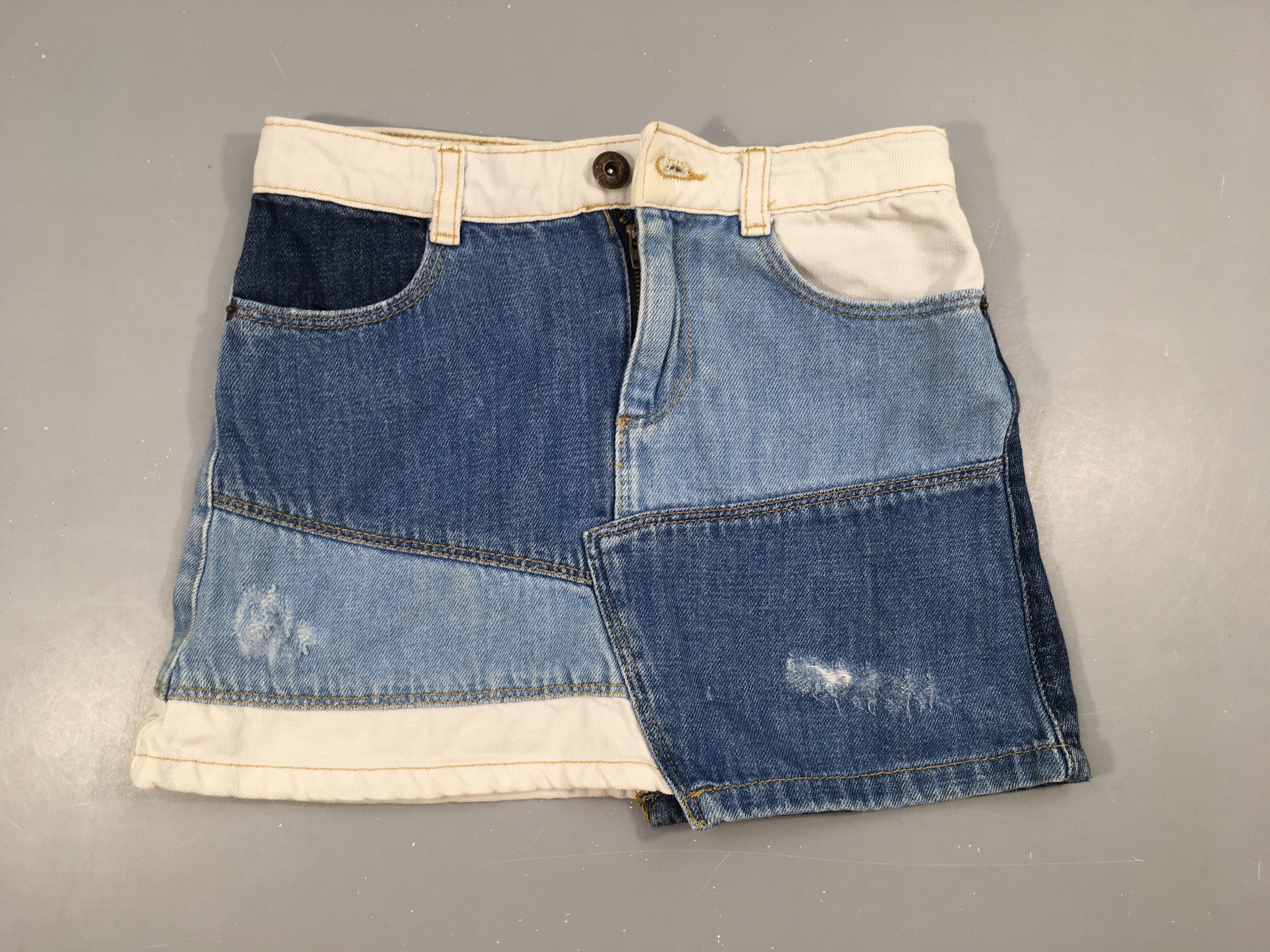 Jupe en jean effet effilocé/patchwork