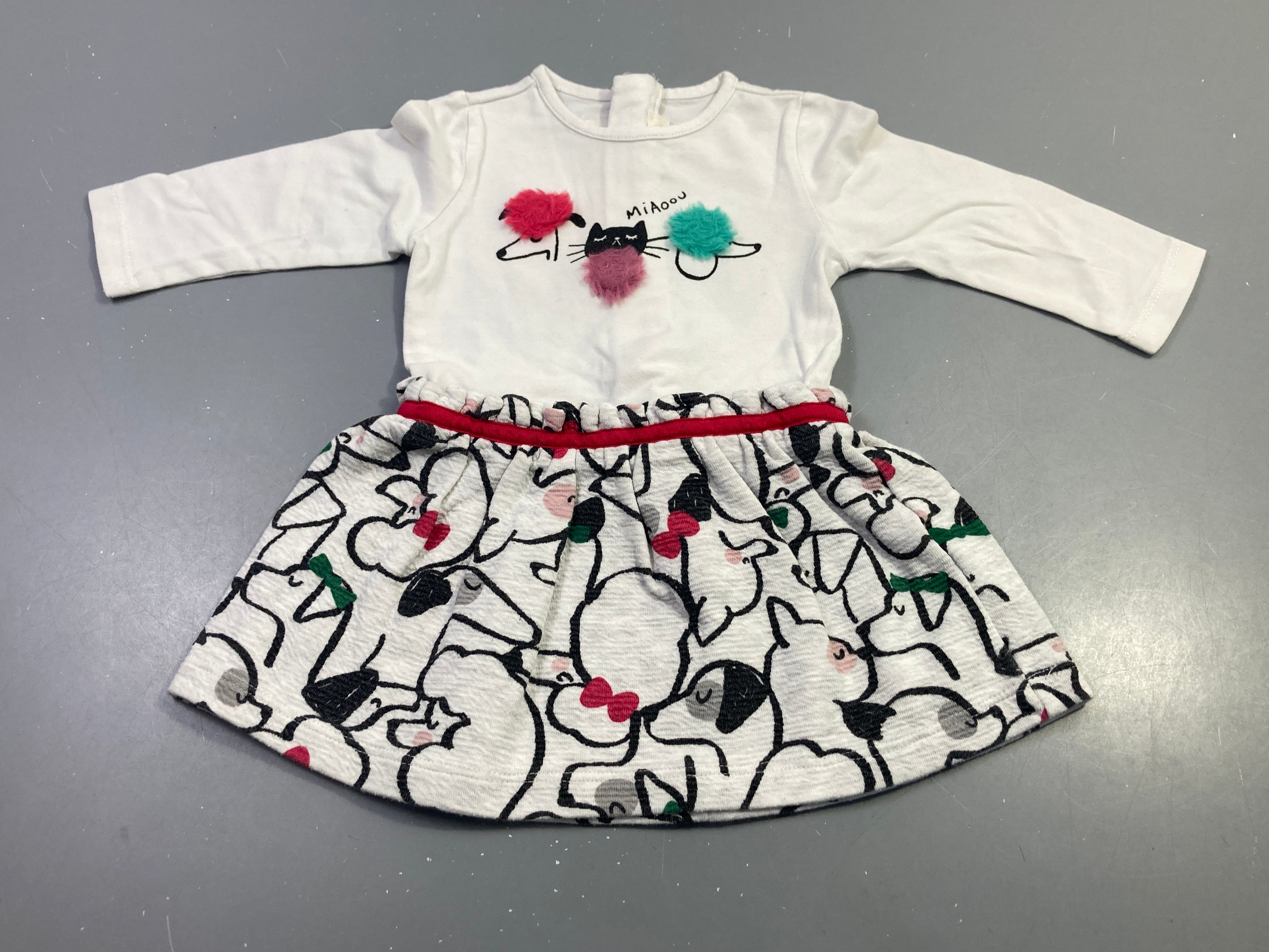 Robe m.l blanc animaux pompons