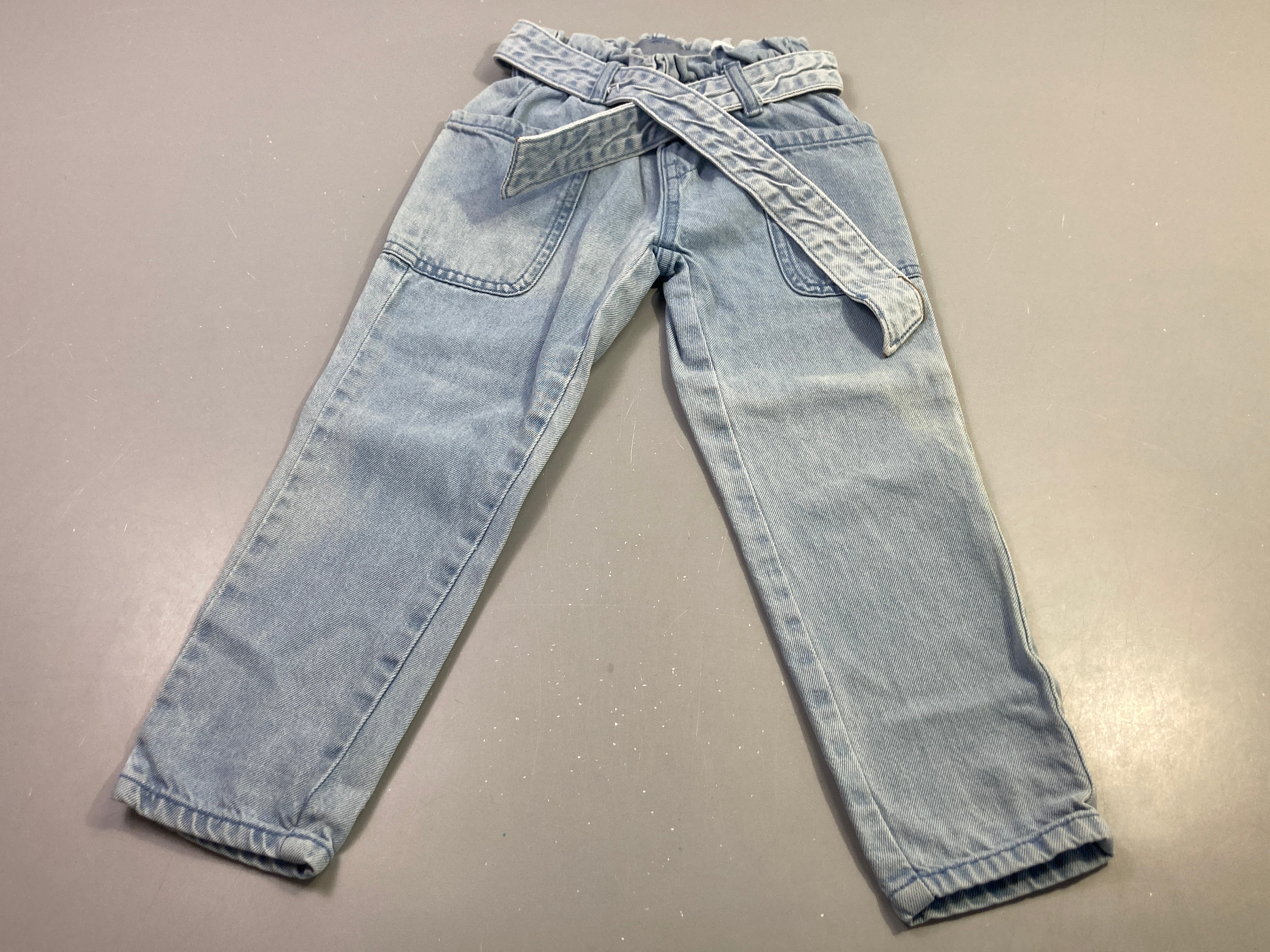 Jean bleu clair ceinture